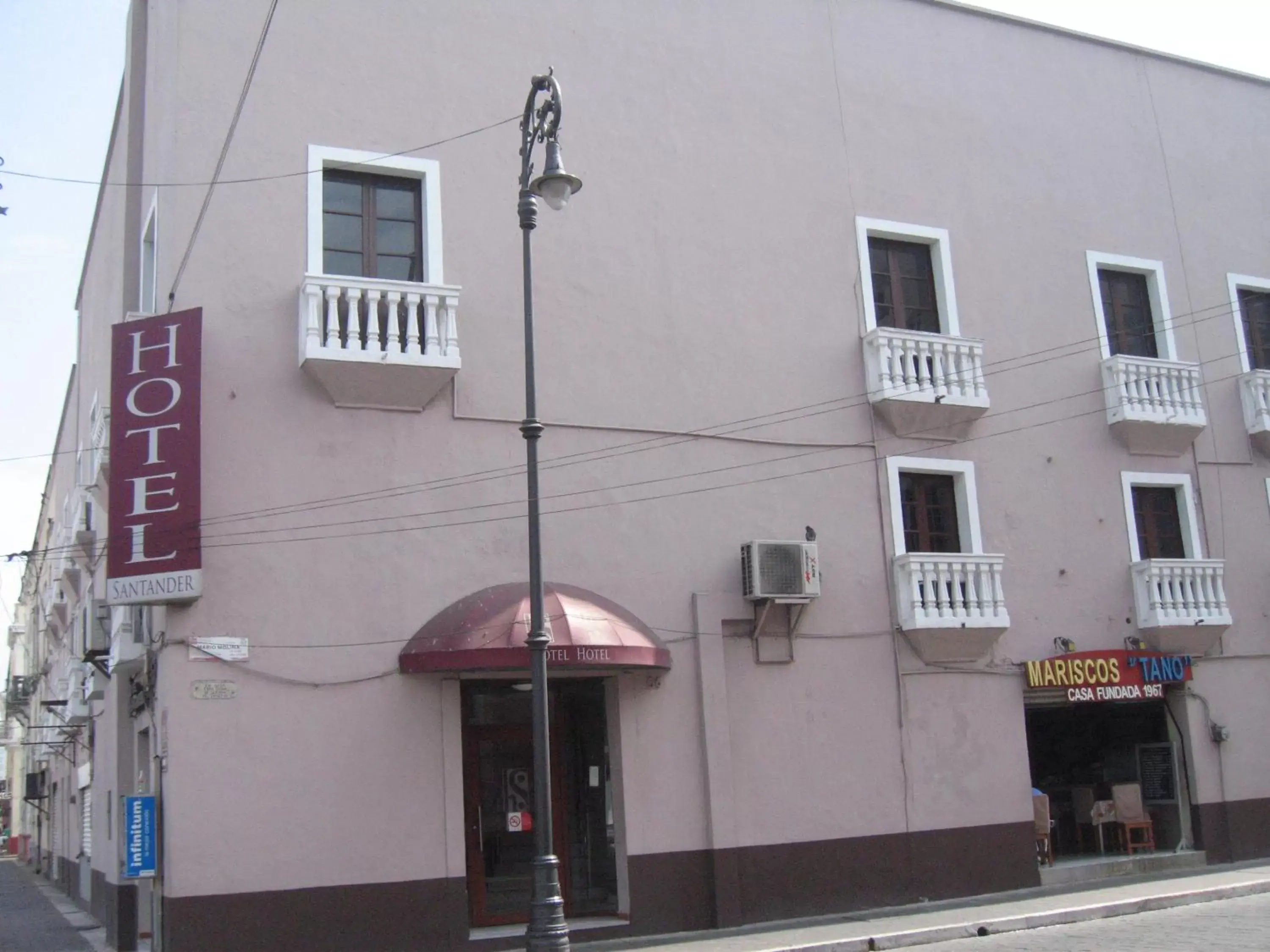 Facade/entrance, Property Building in Hotel Santander Veracruz - Malecon