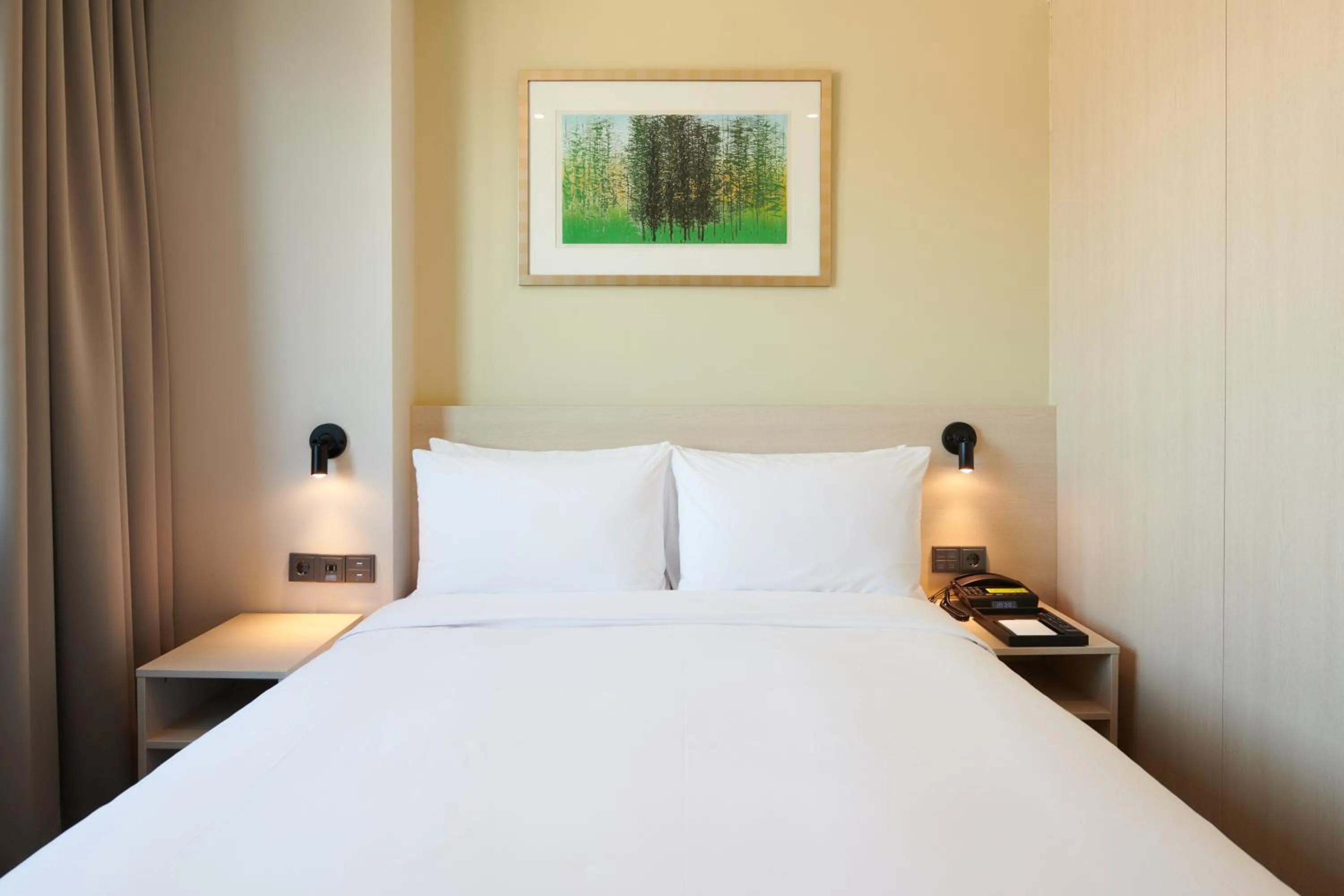 Bed in Nine Tree by Parnas Seoul Dongdaemun