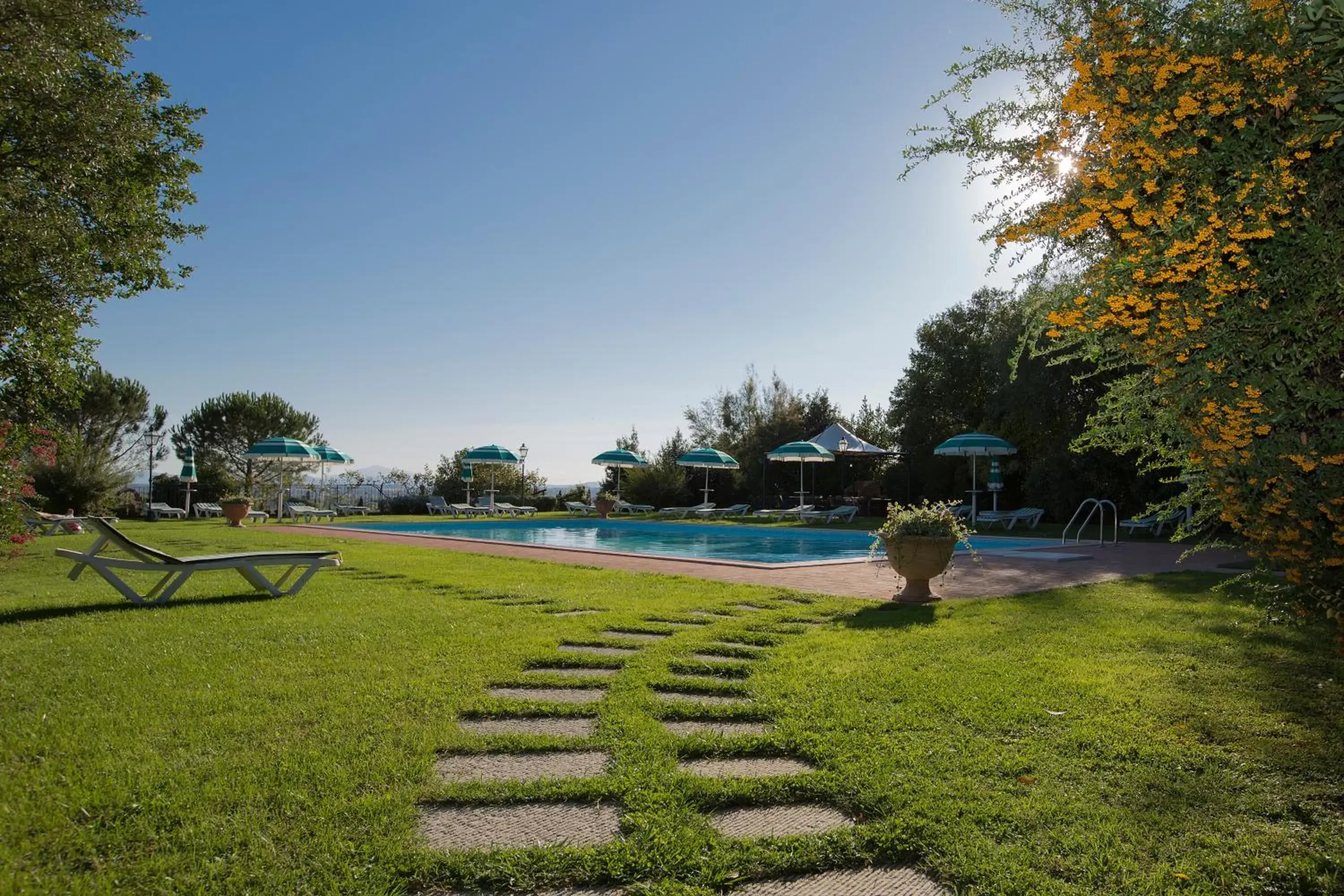 Swimming pool in Relais Borgo San Pietro