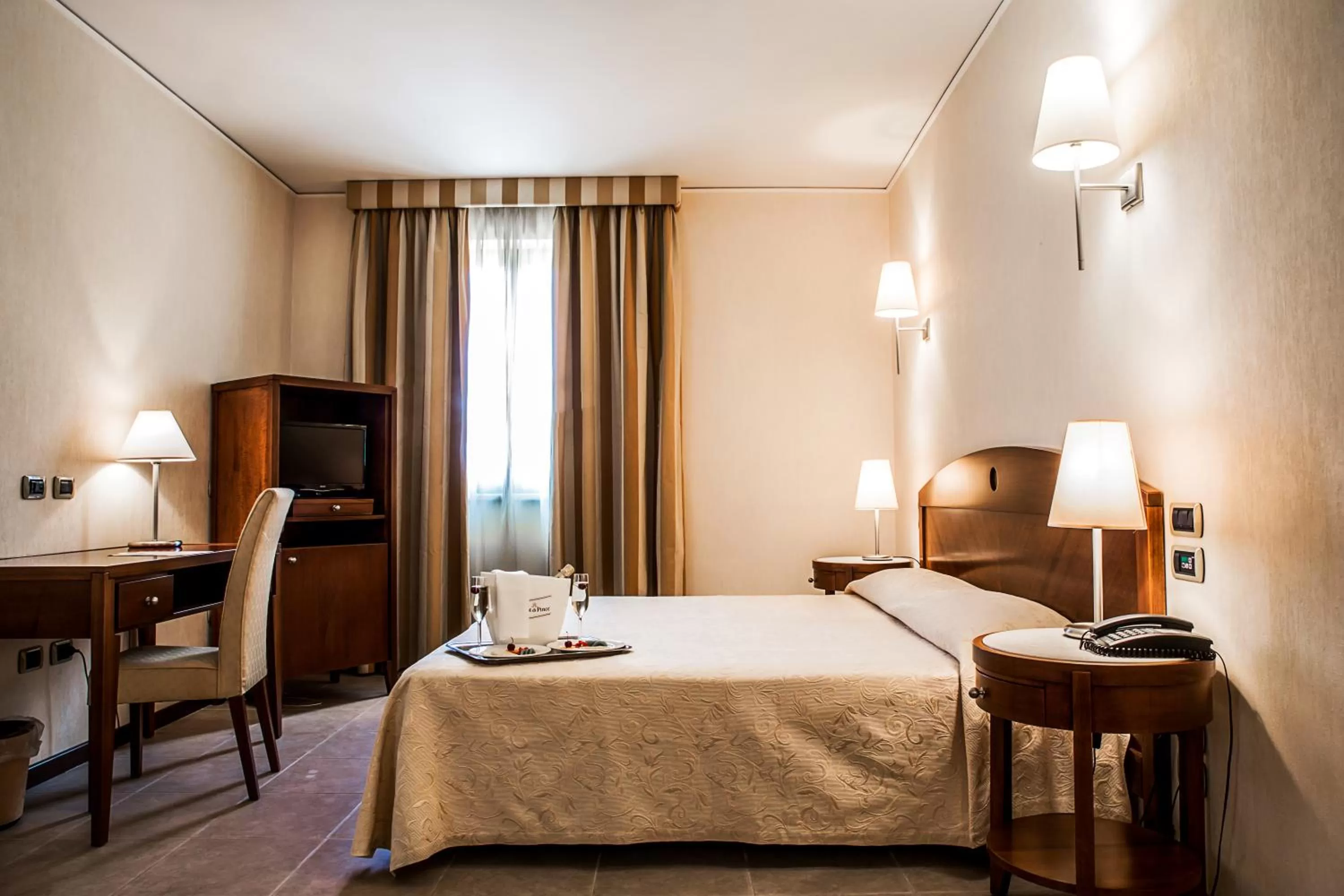 Photo of the whole room in Grand Hotel Paestum