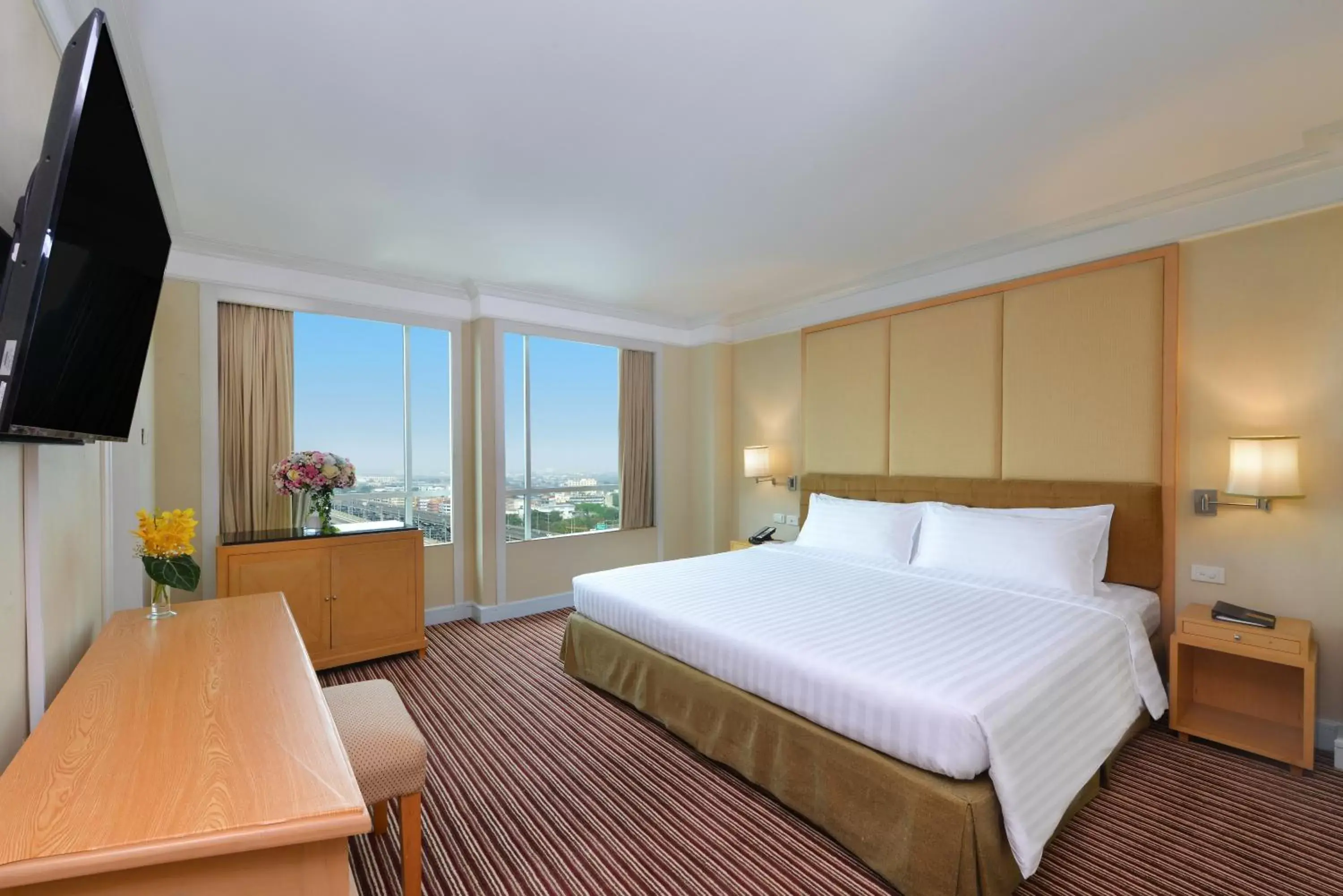 Bedroom, Bed in Miracle Grand Convention Hotel