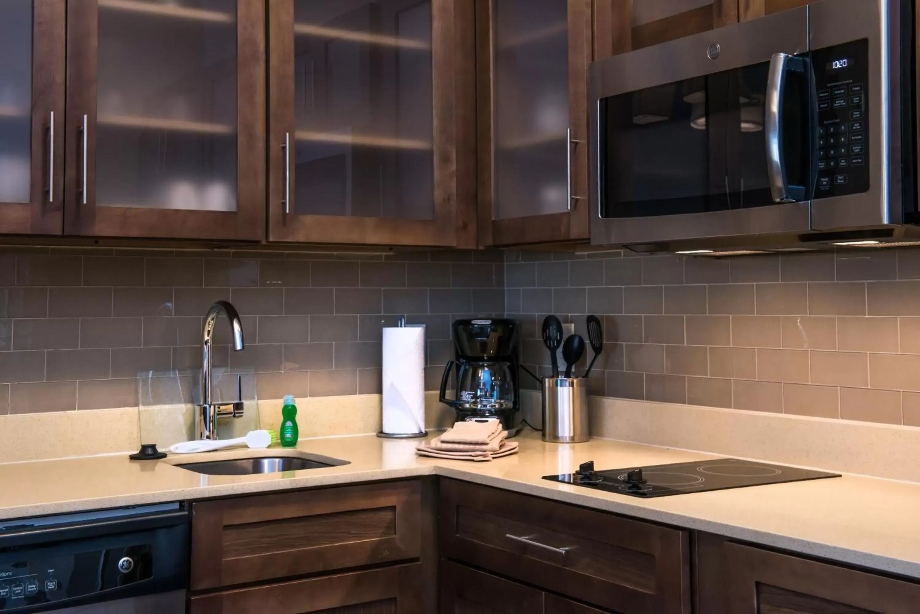 Photo of the whole room, Kitchen/Kitchenette in Staybridge Suites - Pecos, an IHG Hotel