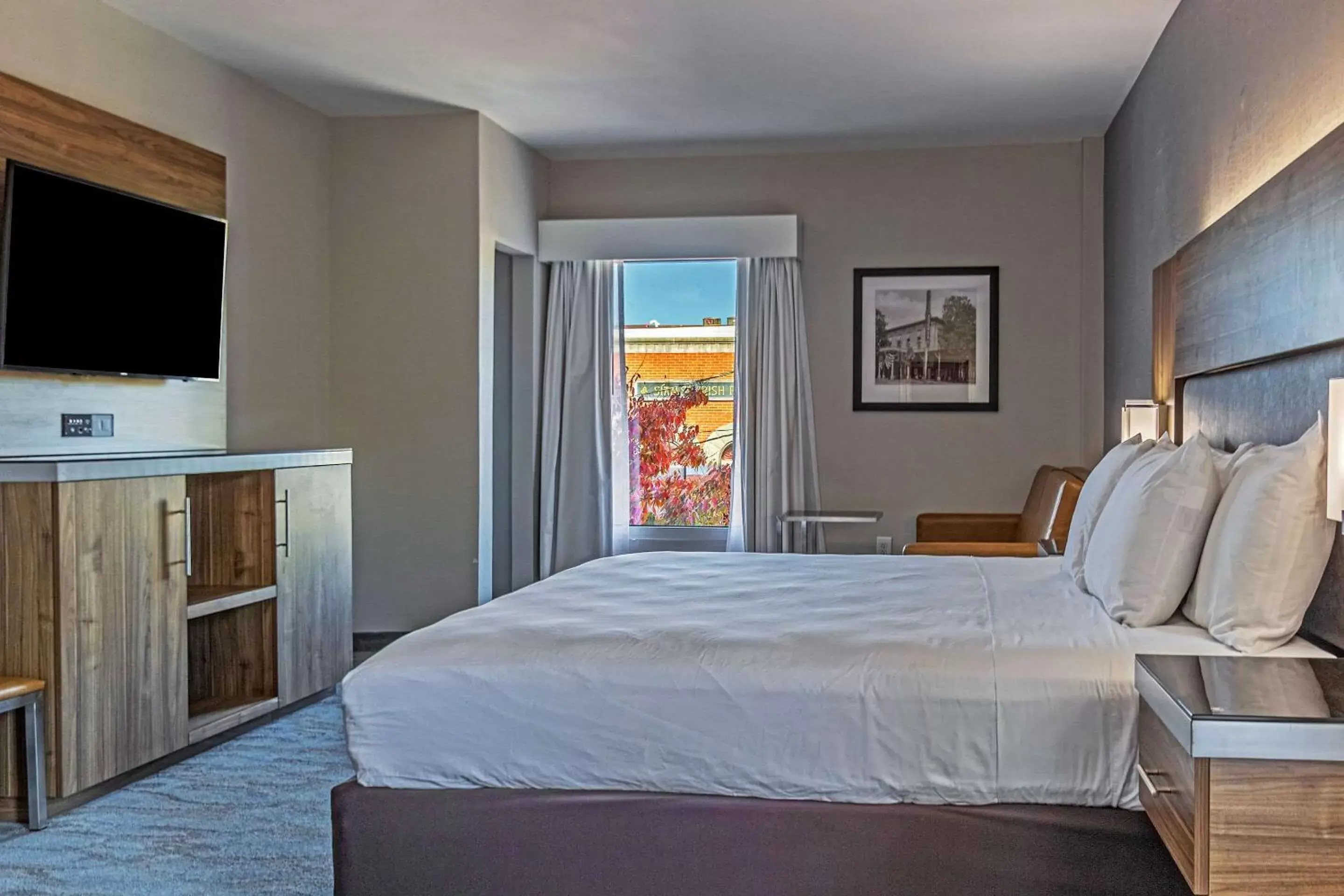 Photo of the whole room, Bed in The Penn Stroud, Stroudsburg - Poconos, Ascend Hotel Collection