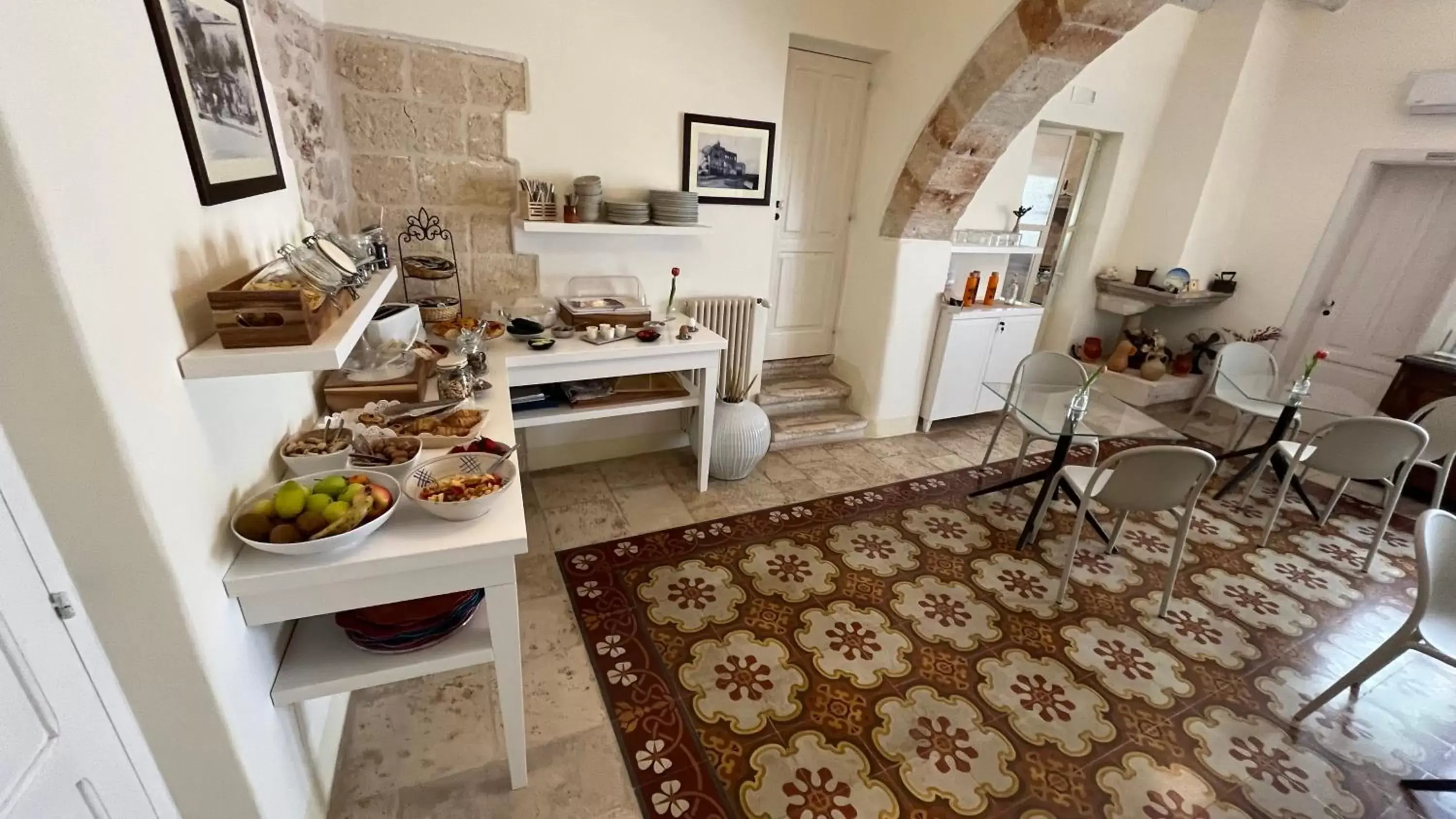 Breakfast, Seating Area in Antico Mondo Rooms & Suites