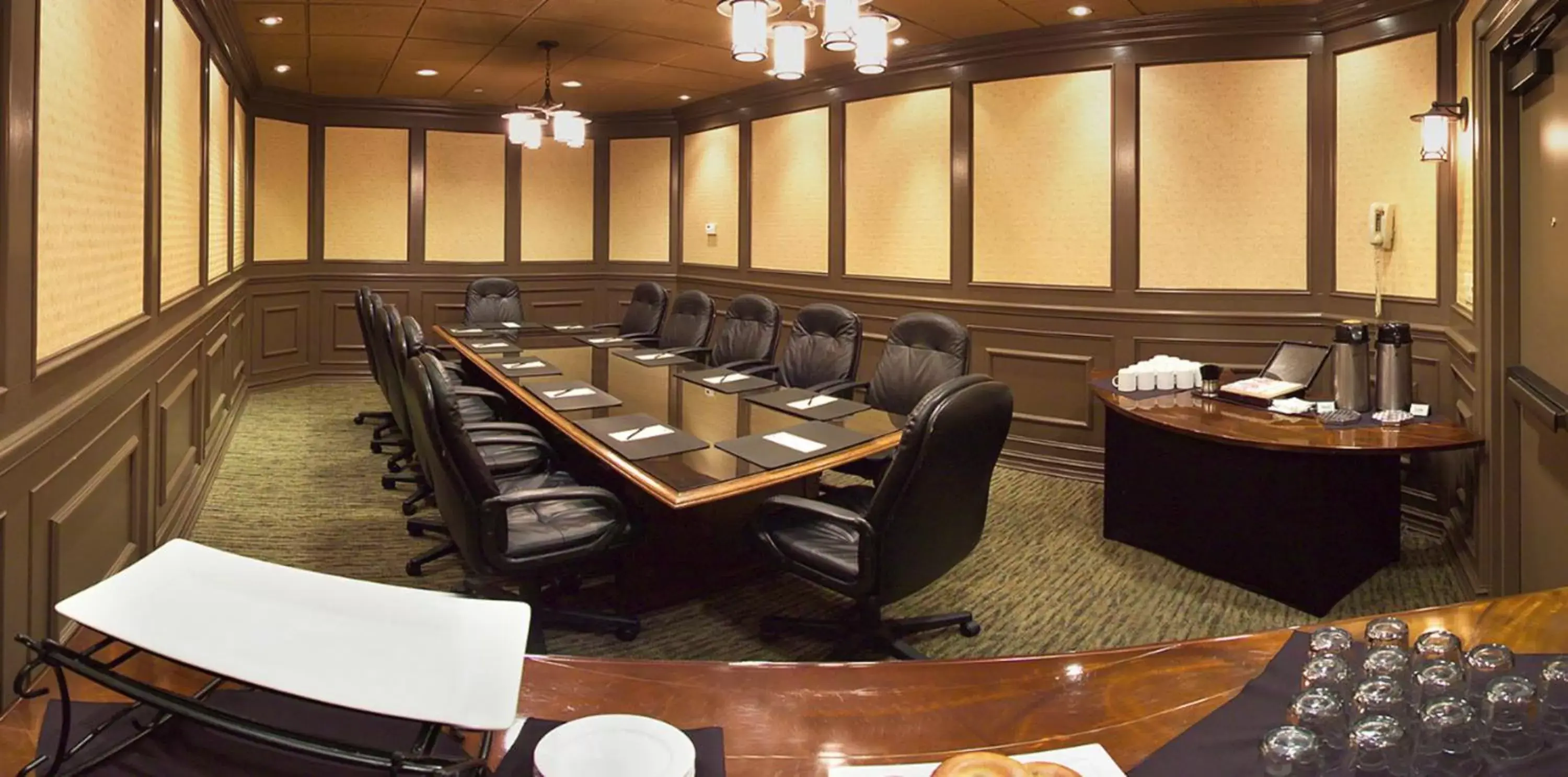 Business facilities, Business Area/Conference Room in Airtel Plaza Hotel