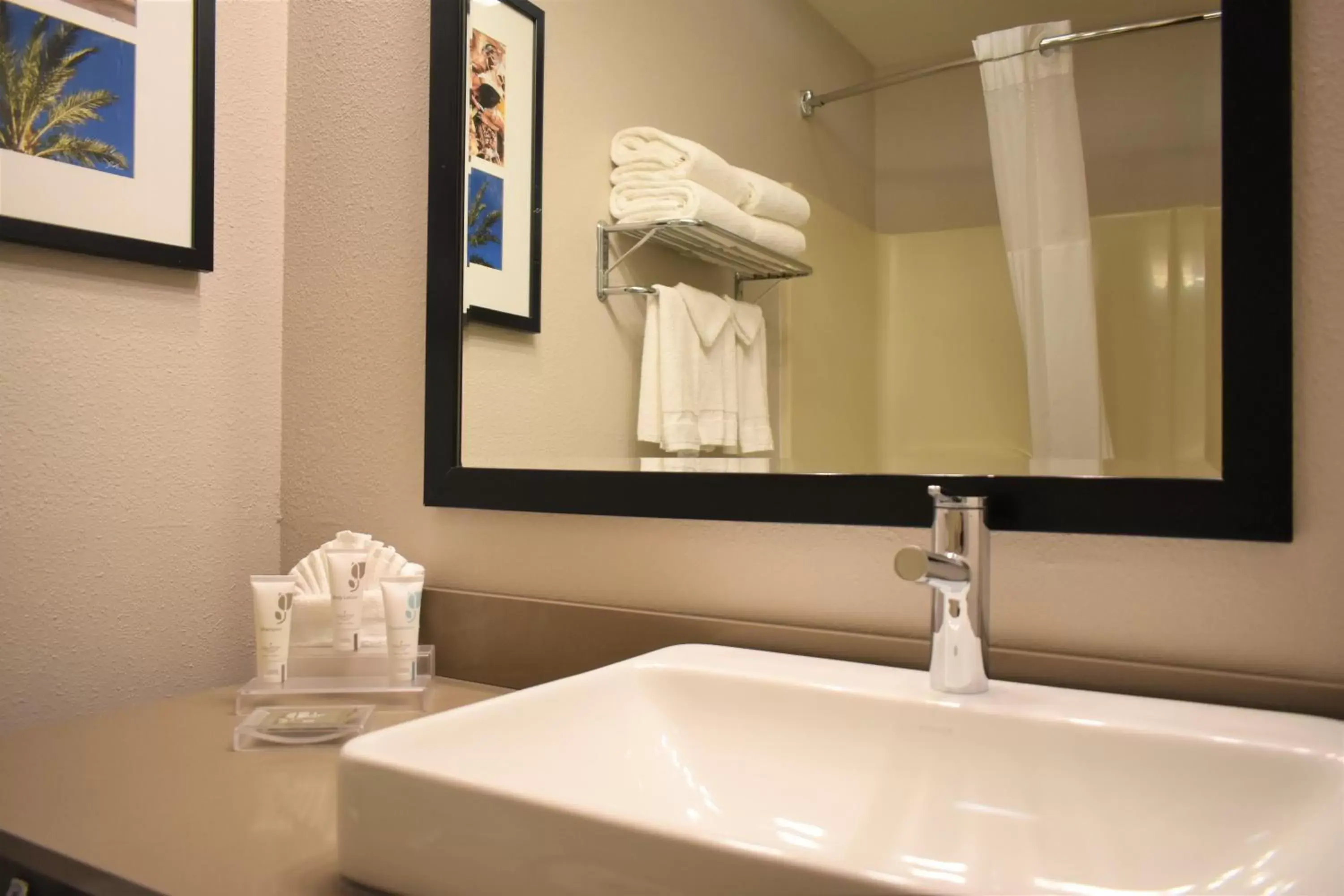 Bathroom in Country Inn & Suites by Radisson, Kenosha, WI