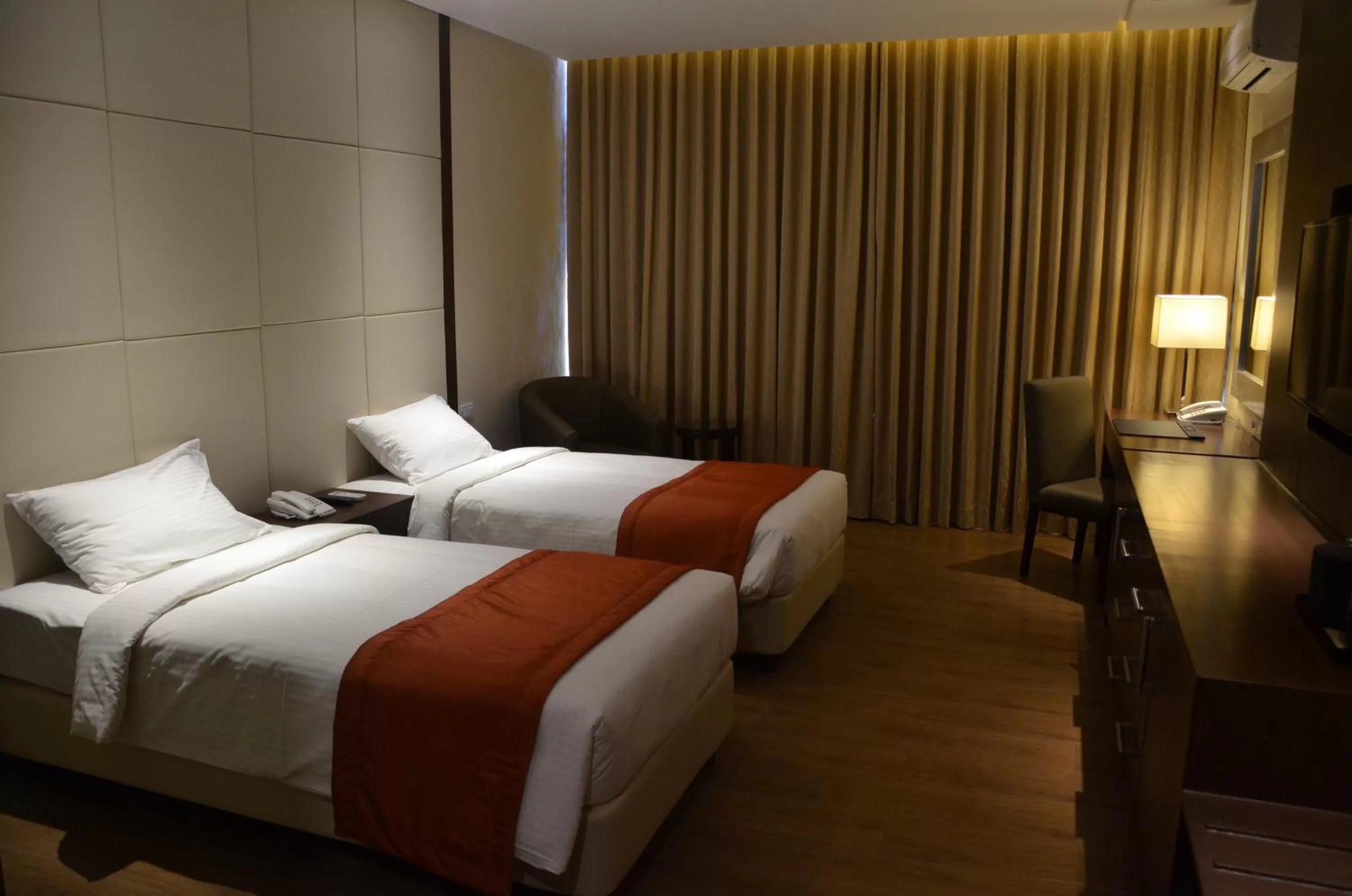 Bedroom, Bed in Hotel Monticello Tagaytay