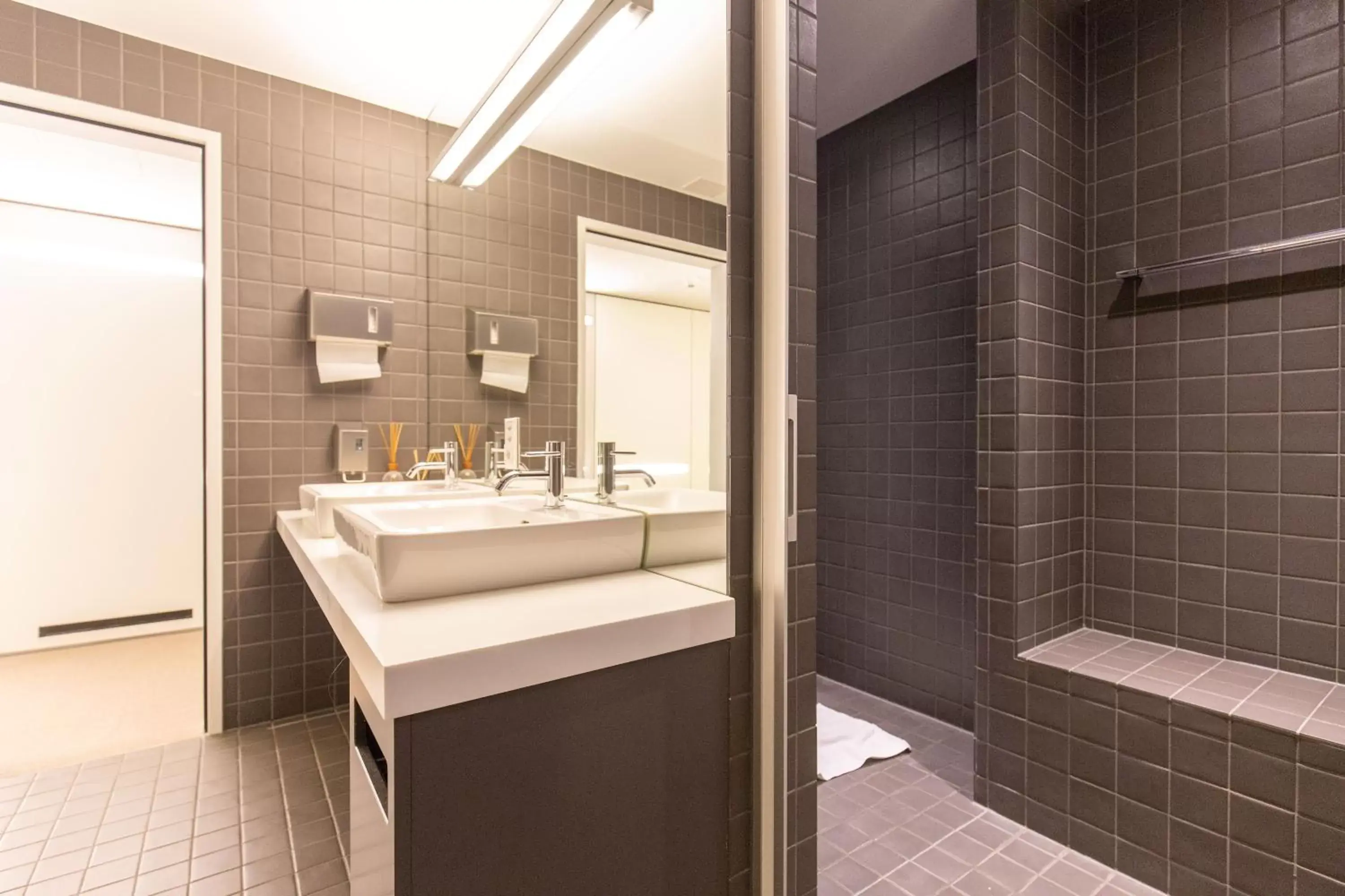 Shower, Bathroom in Hotel & Lounge by Hyve Basel SBB