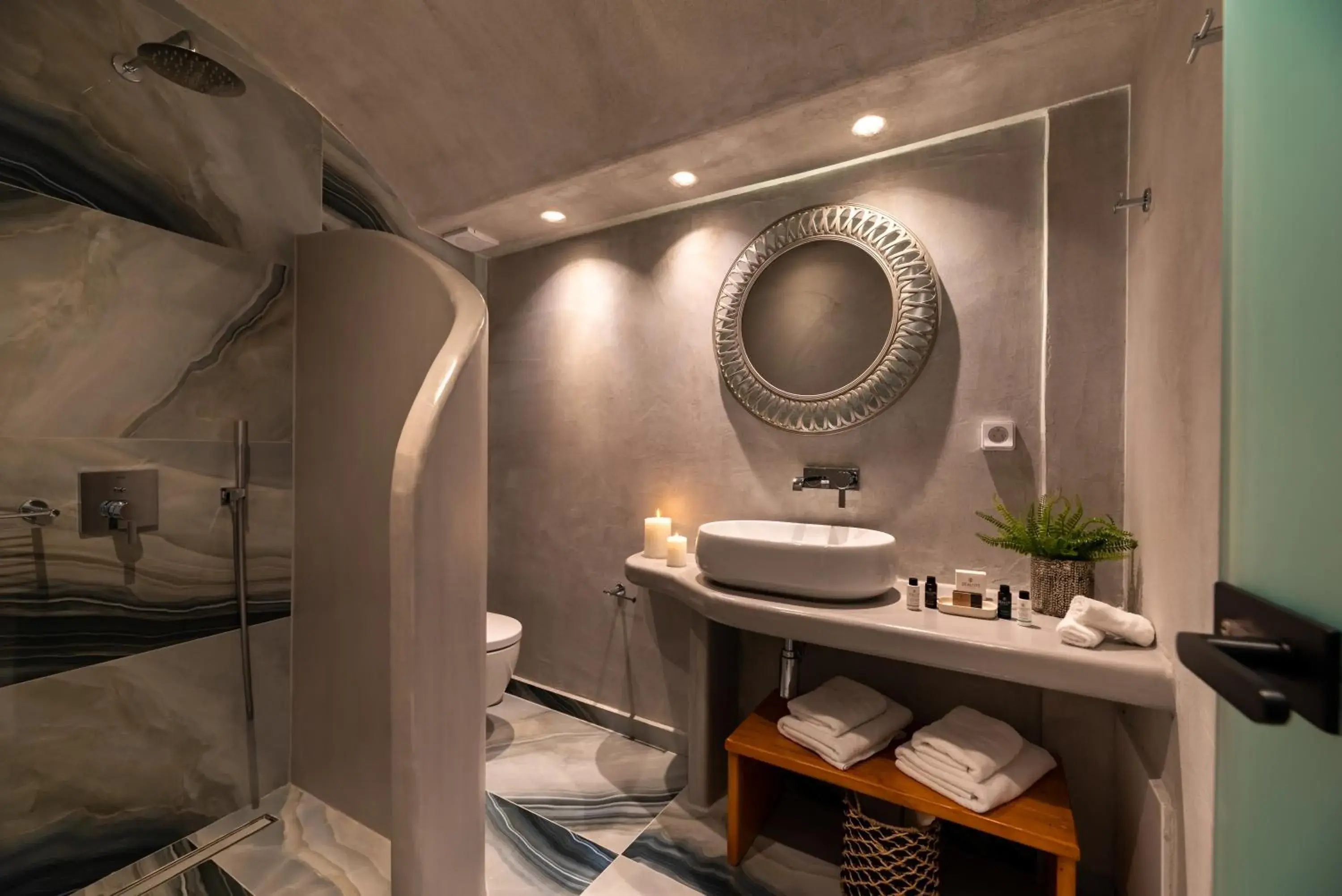 Bathroom in Daydream Luxury Suites