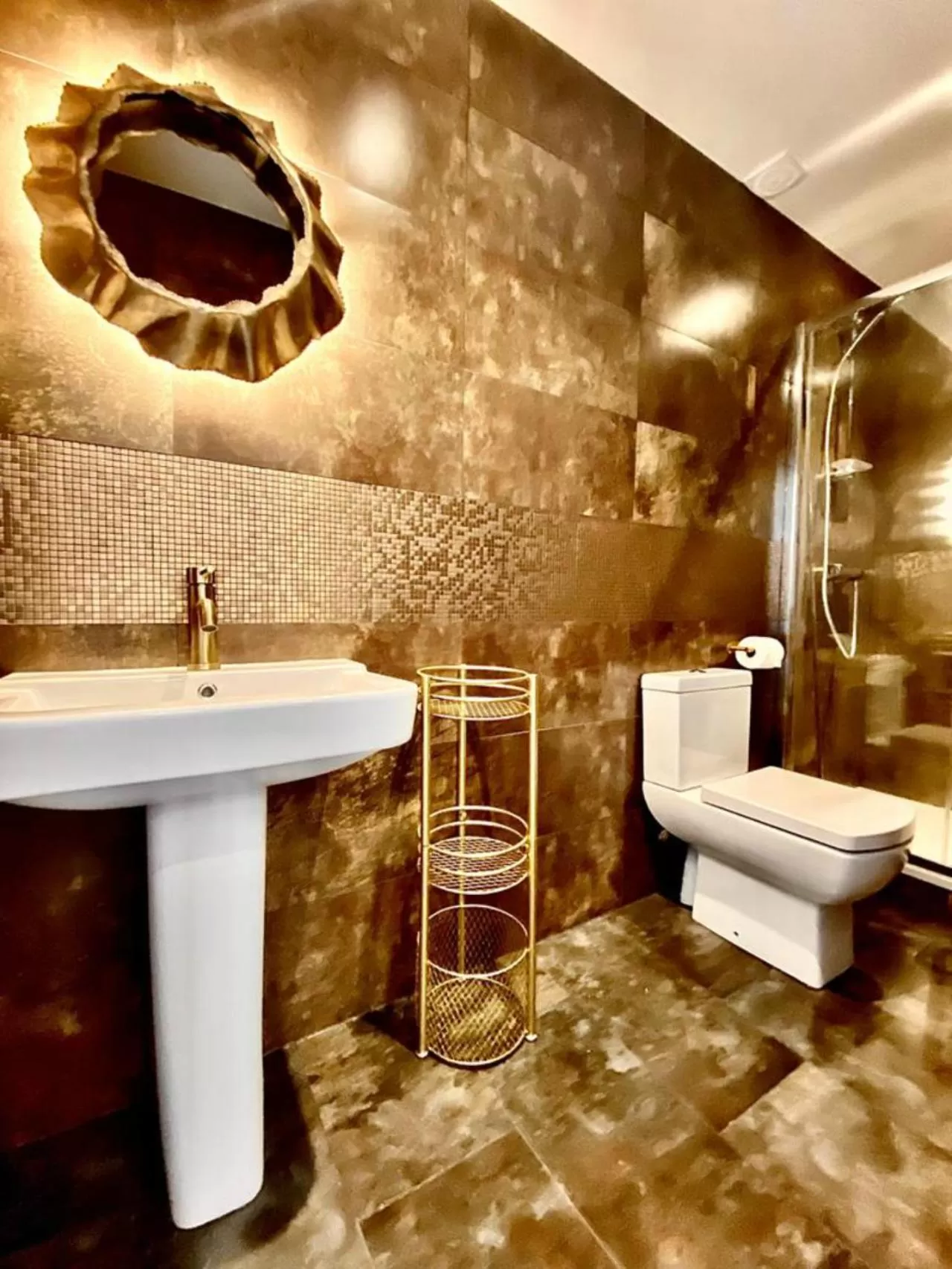 Toilet in The Cherry Tree Hotel