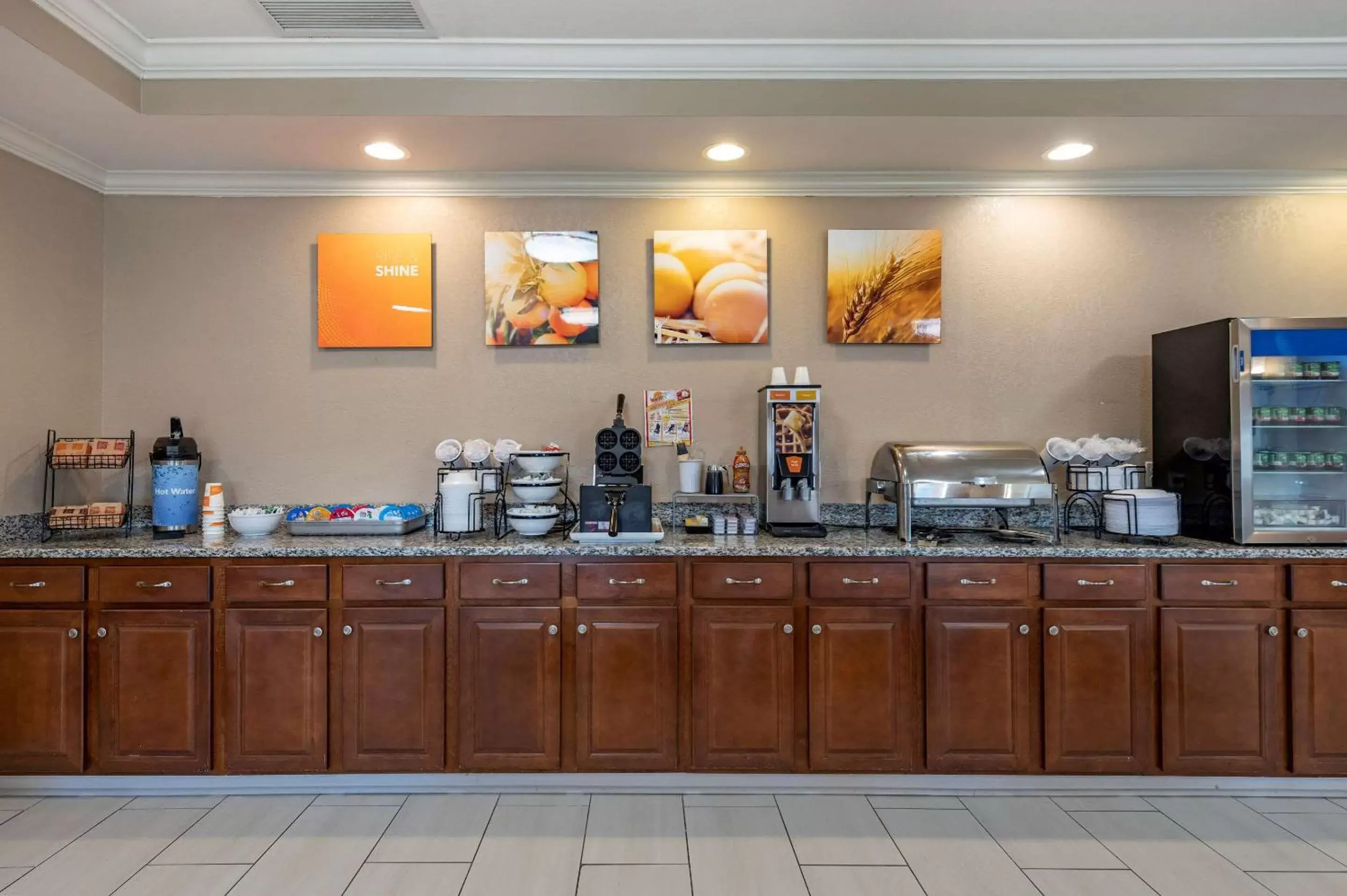 Restaurant/places to eat in Comfort Inn Hebron-Lowell Area