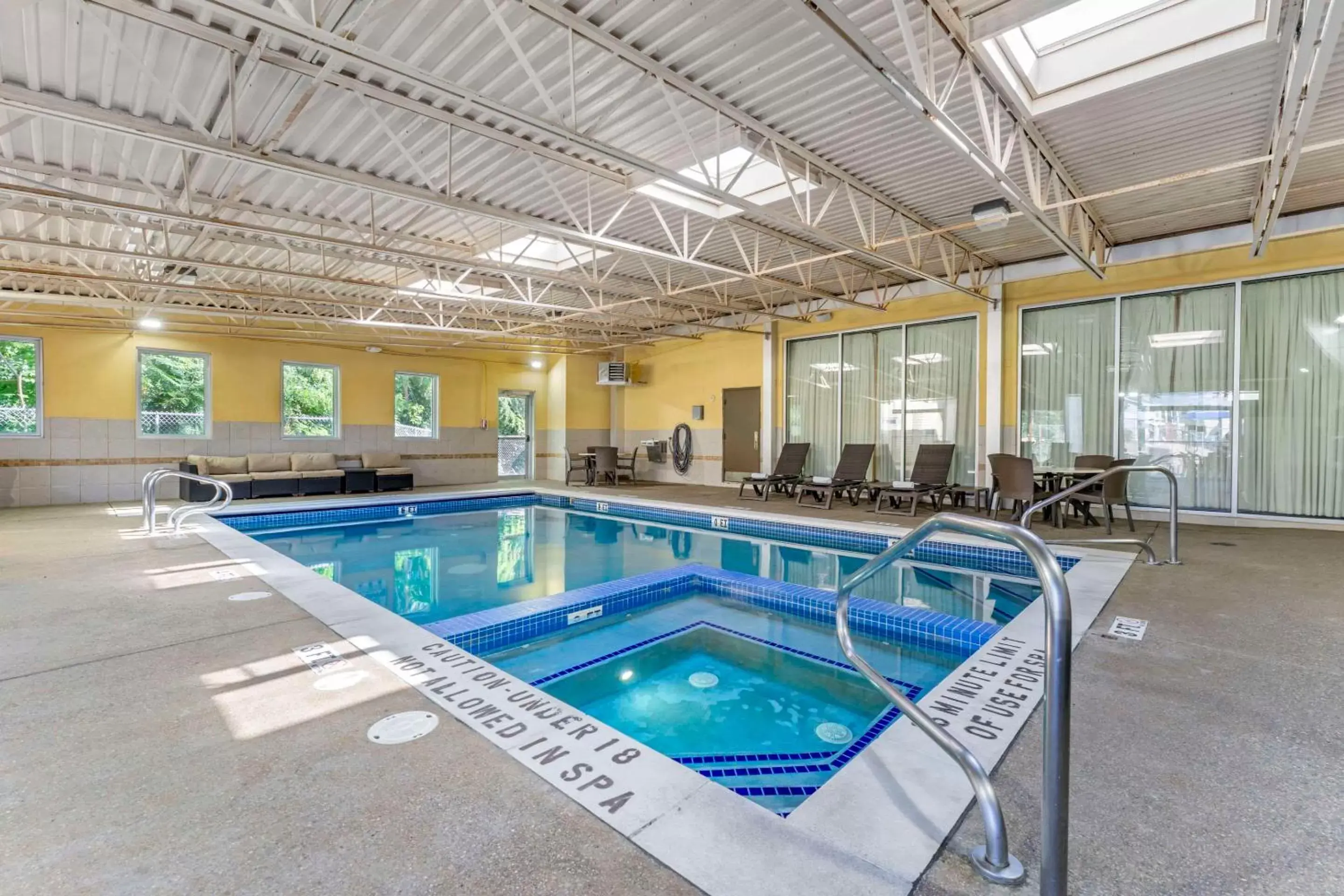 Swimming Pool in Comfort Inn & Suites