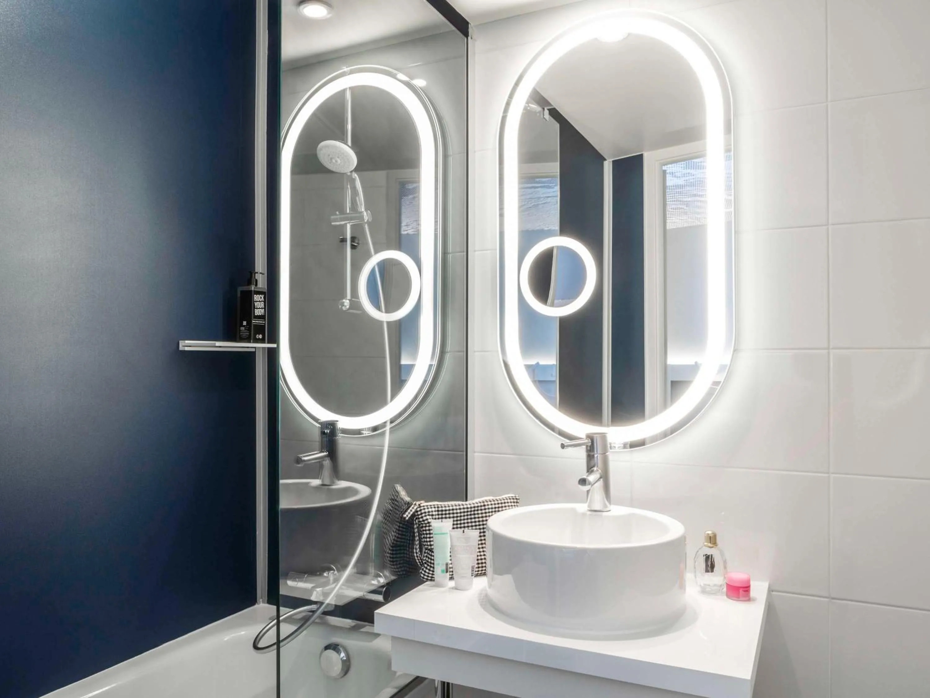 Bathroom in ibis Paris Nation Davout