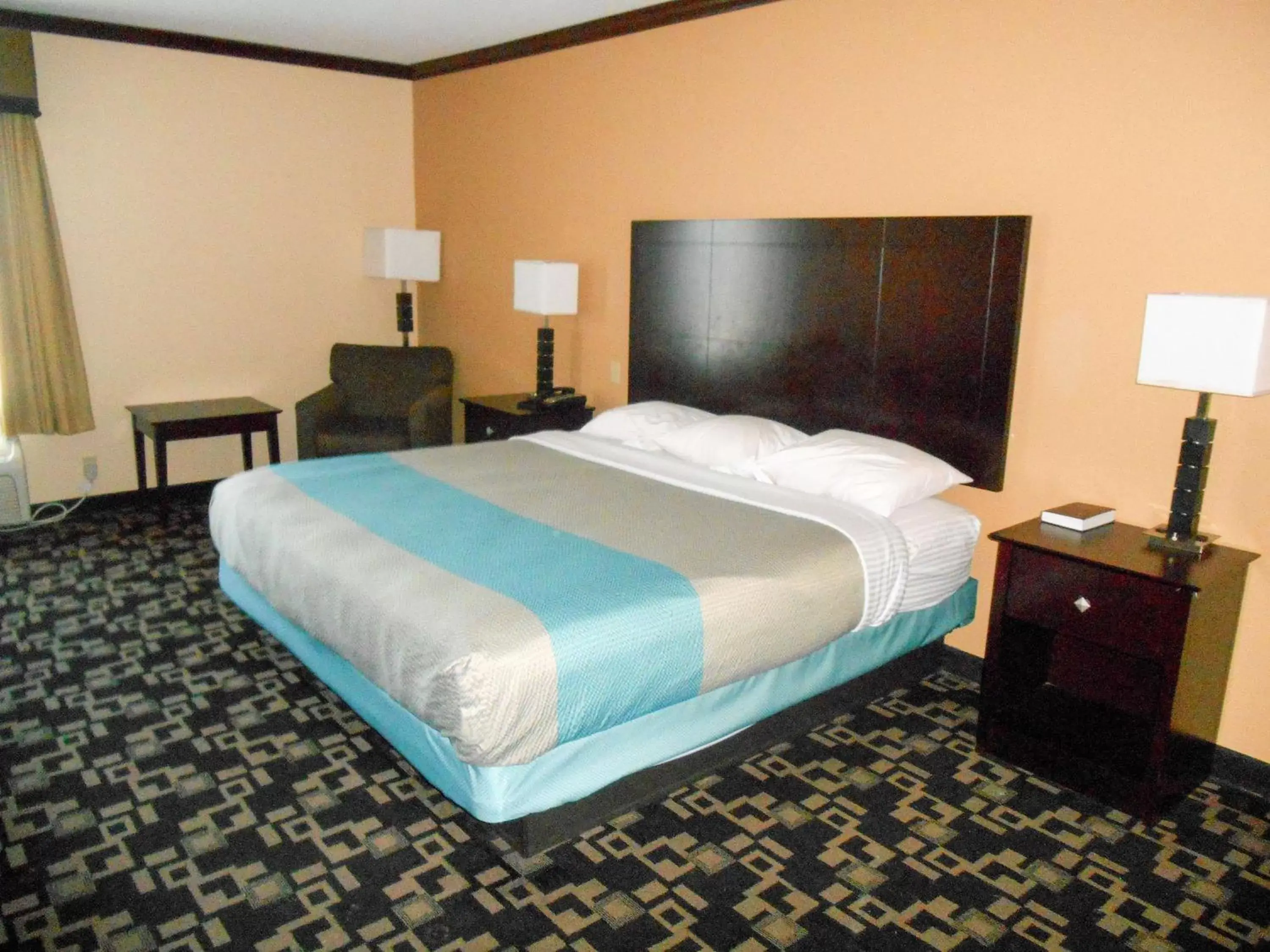 Photo of the whole room, Bed in Motel 6-Joshua, TX