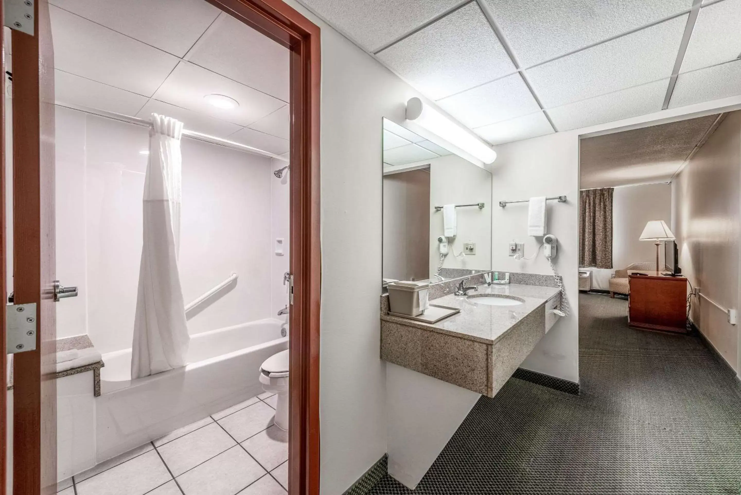 Bathroom in Quality Inn Bradley- Bourbonnais