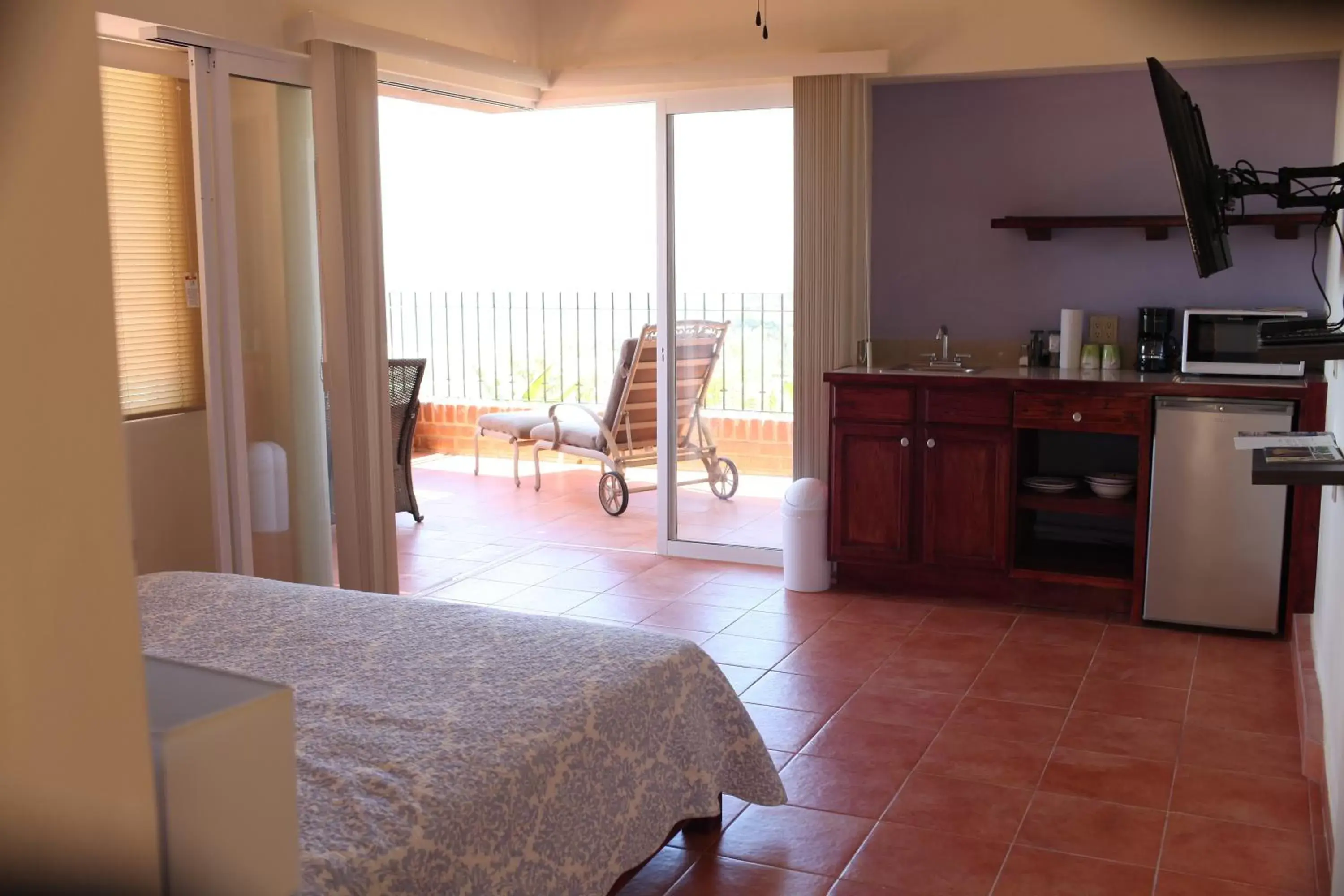 Photo of the whole room, Kitchen/Kitchenette in MariaMar Suites