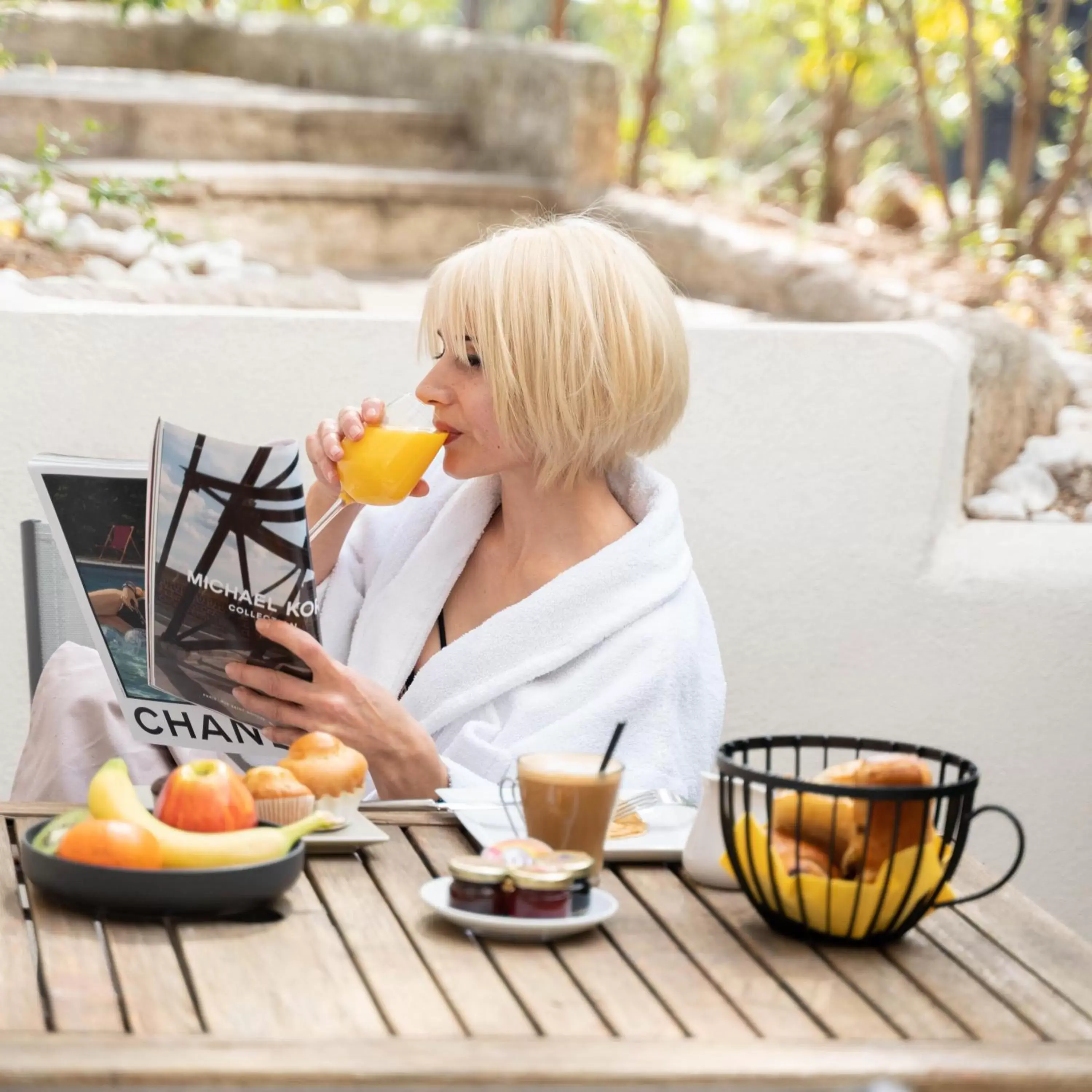 Breakfast, Children in Le Confidentiel Hôtel & SPA