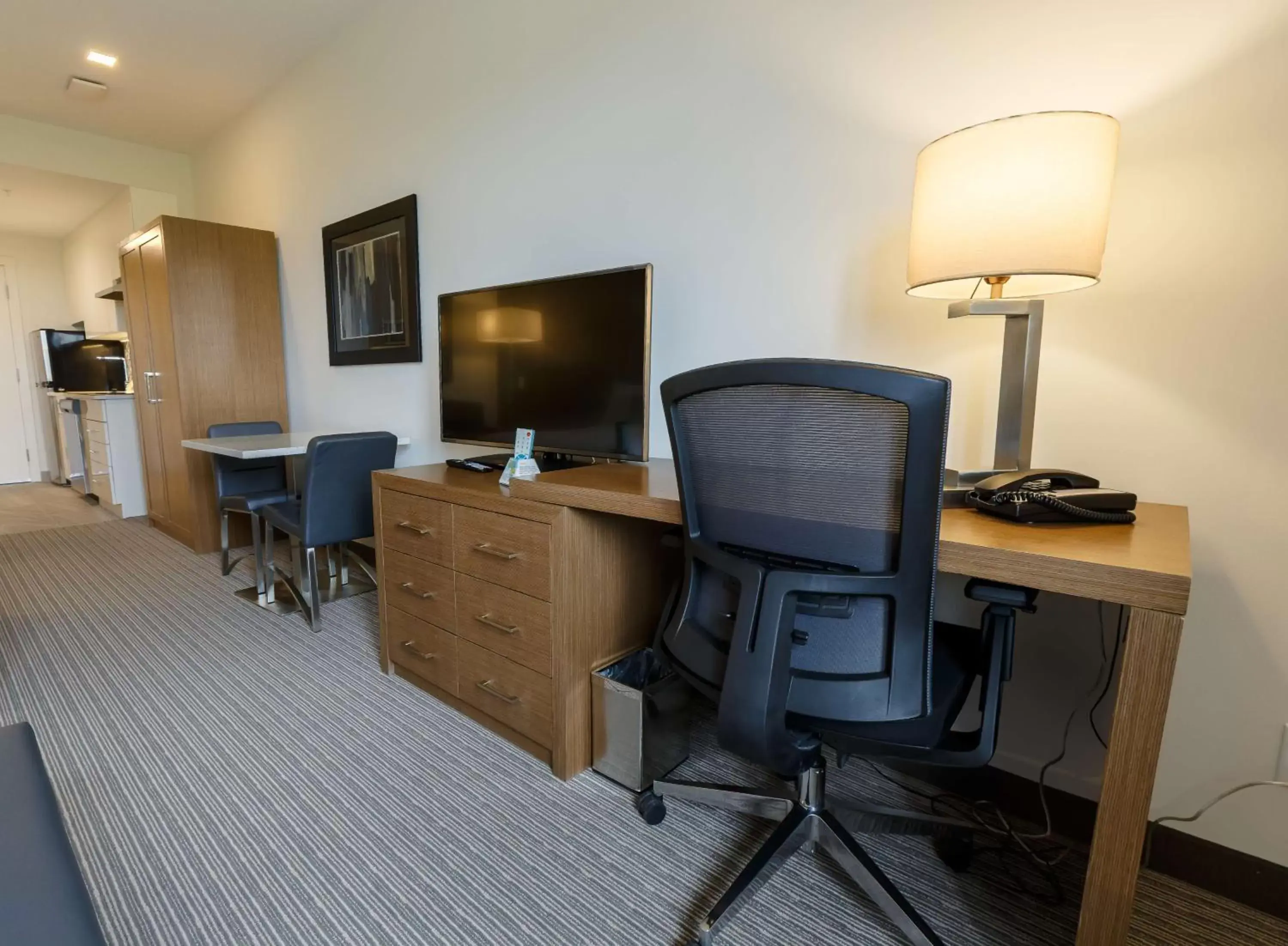 Photo of the whole room, TV/Entertainment Center in Executive Residency by Best Western Calgary City View North