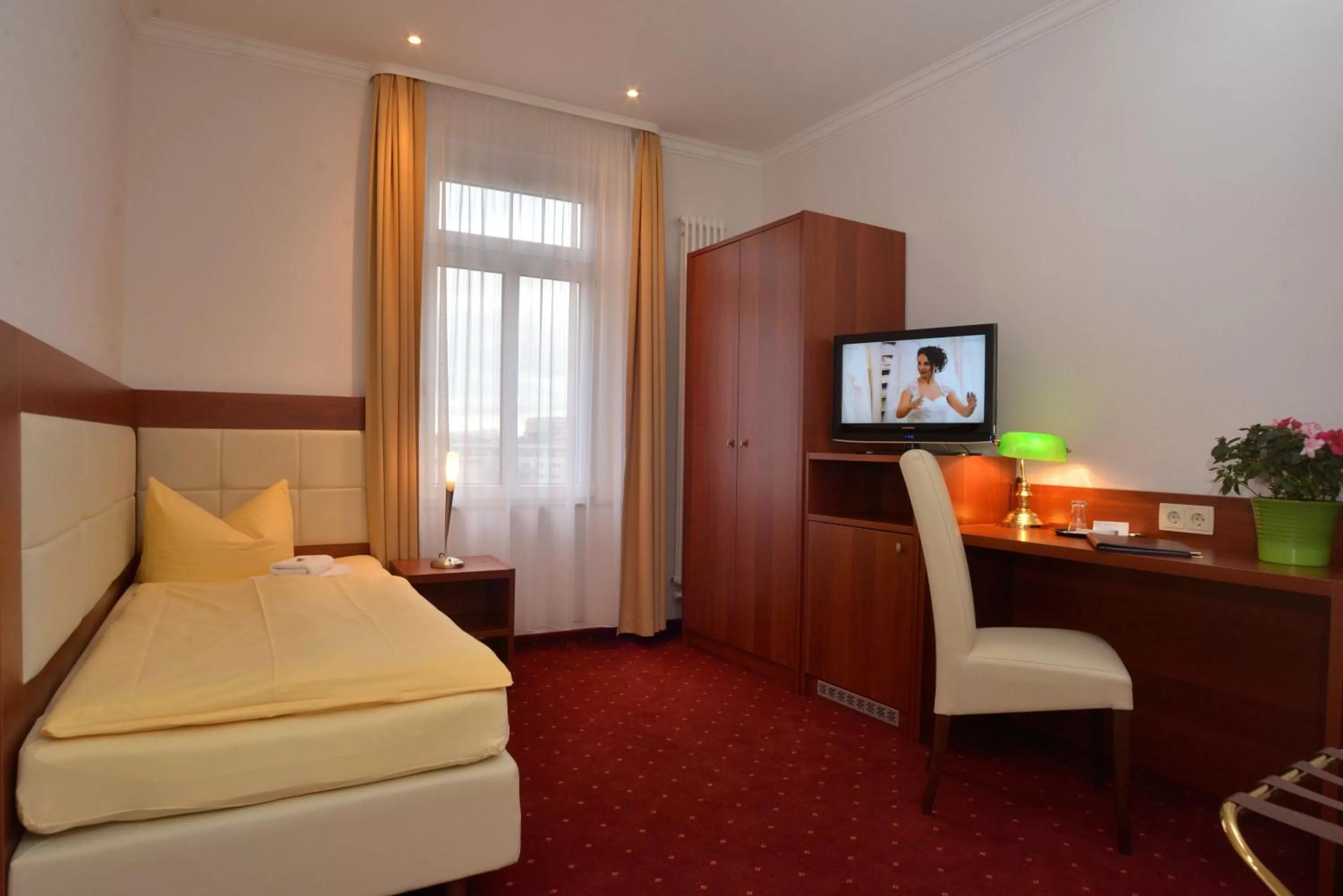 Seating area, Bed in Hotel via City Leipzig Mitte