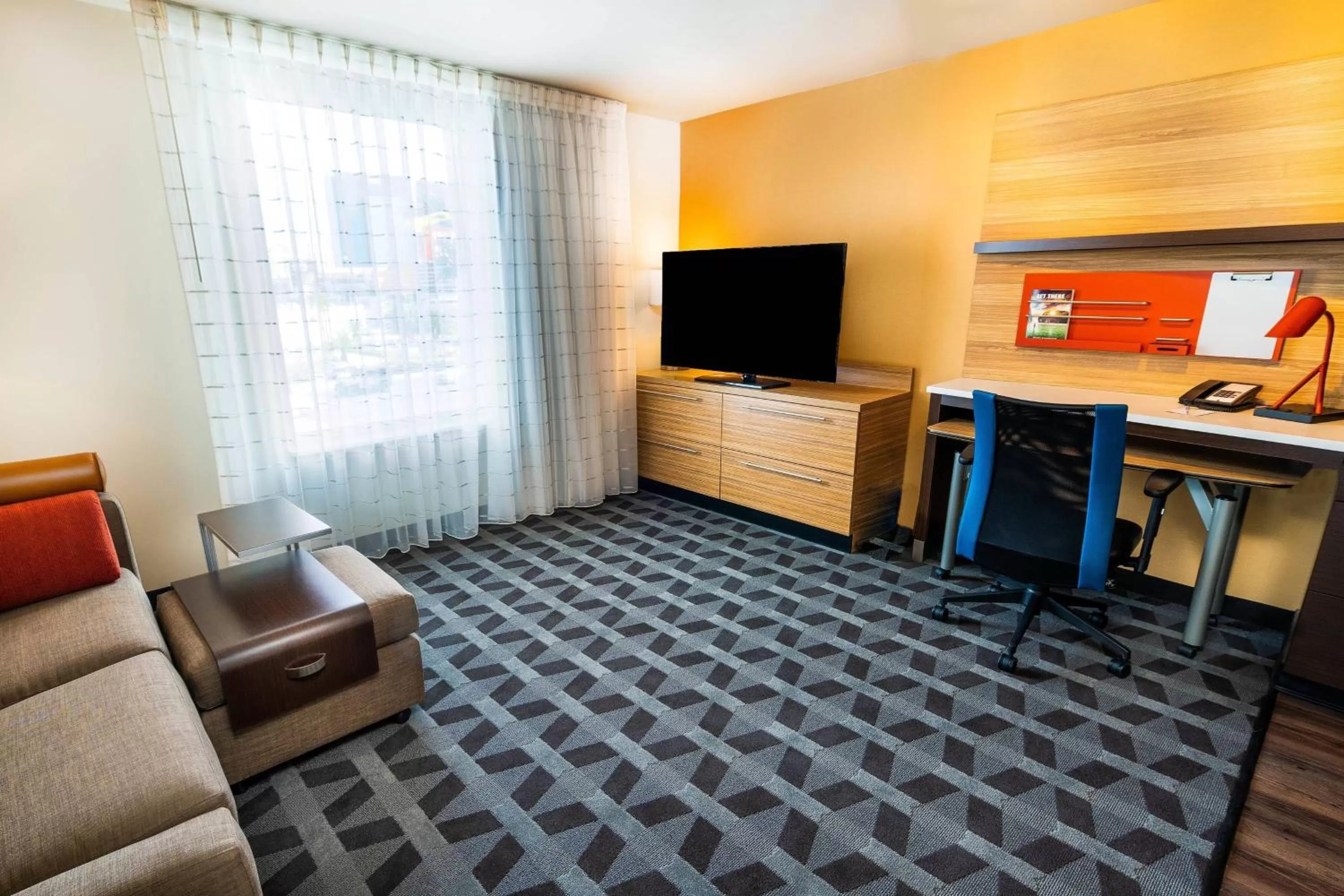 Living room, Bed in TownePlace Suites By Marriott Las Vegas Stadium District