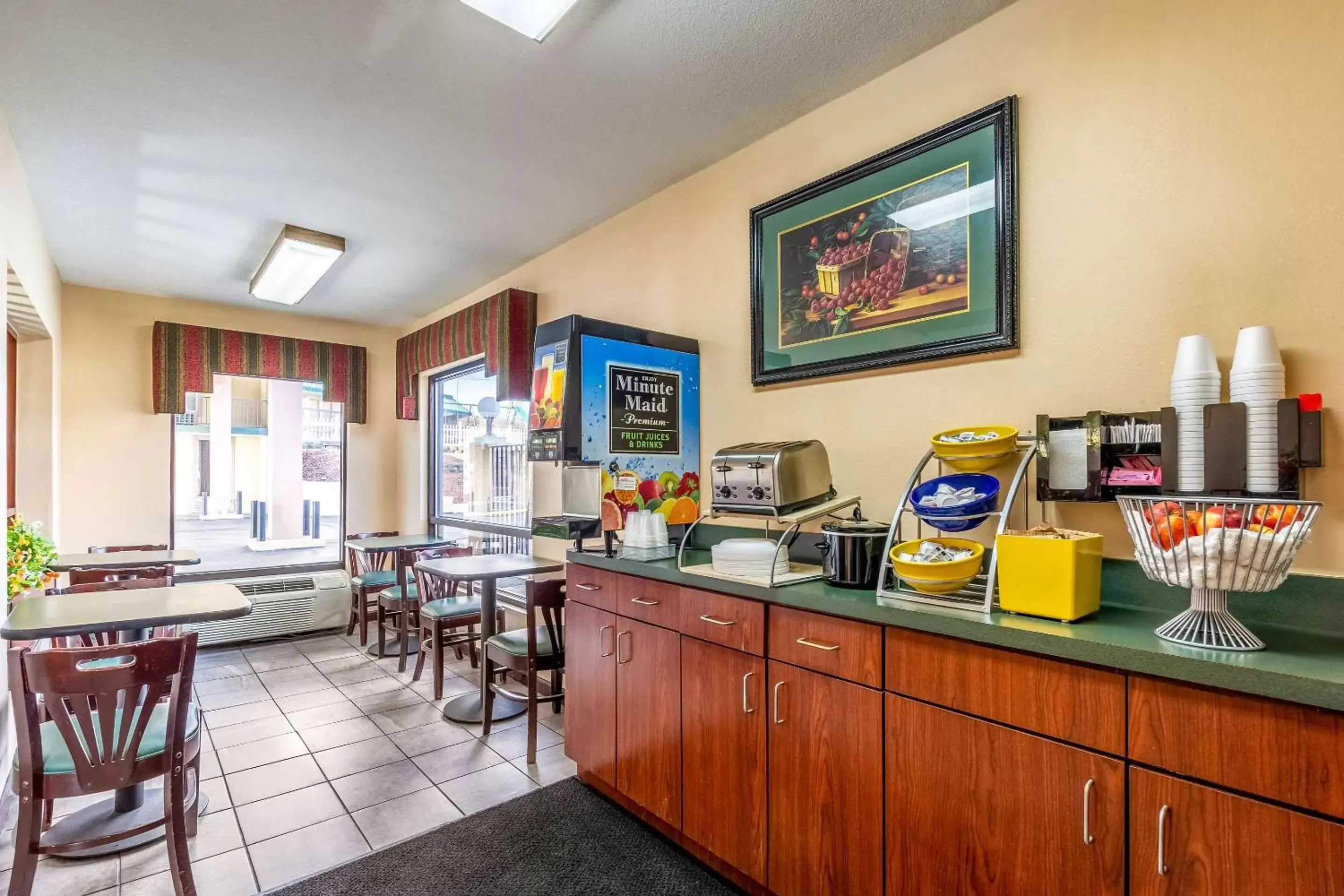 Restaurant/Places to Eat in Econo Lodge - Rocky Top