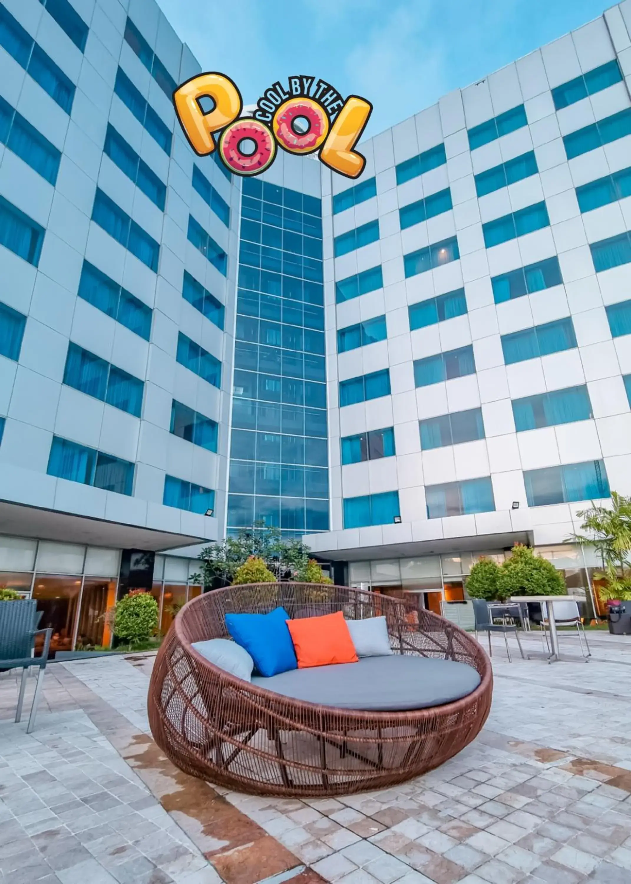 Swimming pool in Ibis Balikpapan Hotel