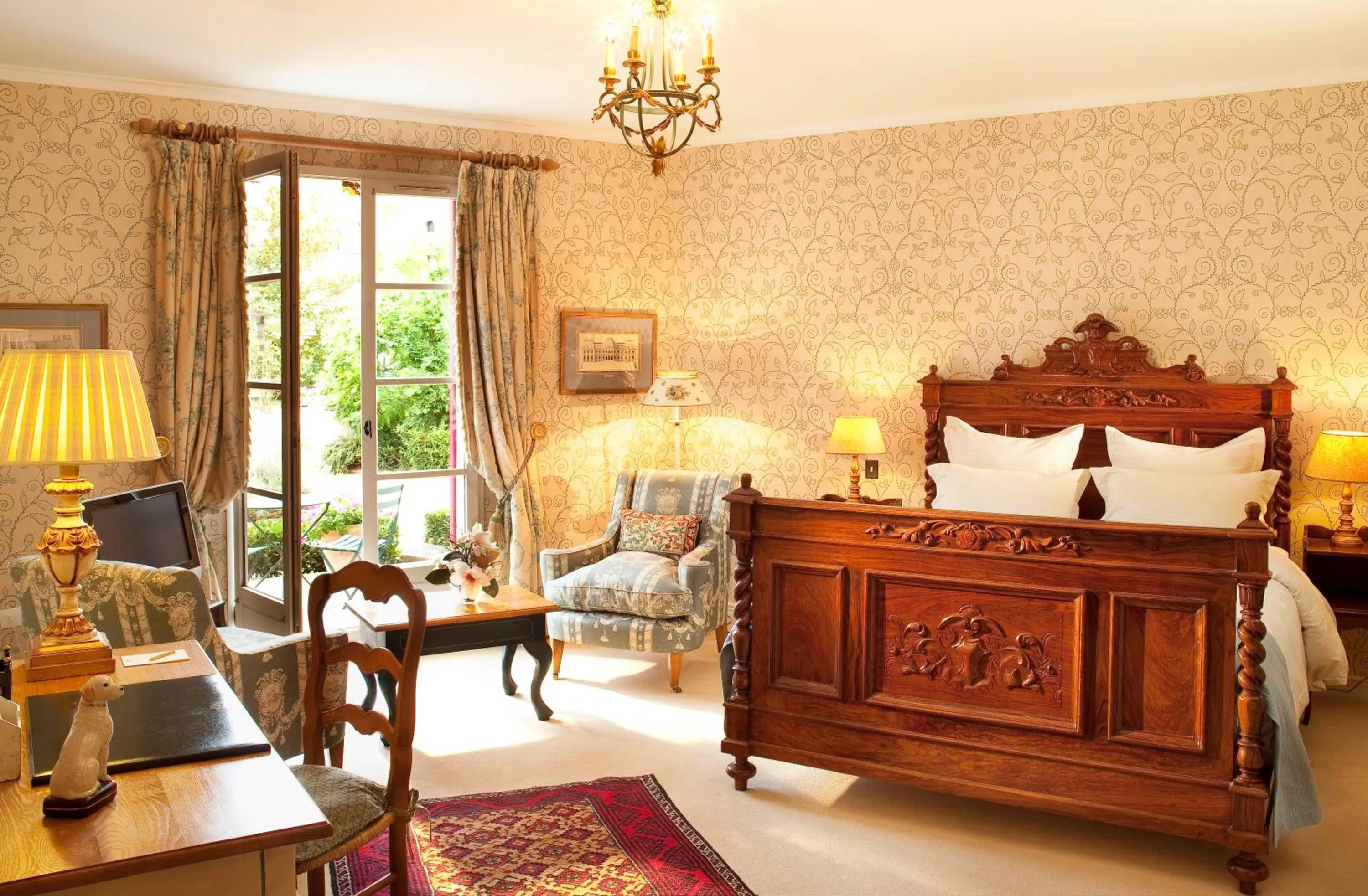 Patio, Bed in Le Manoir de Gressy