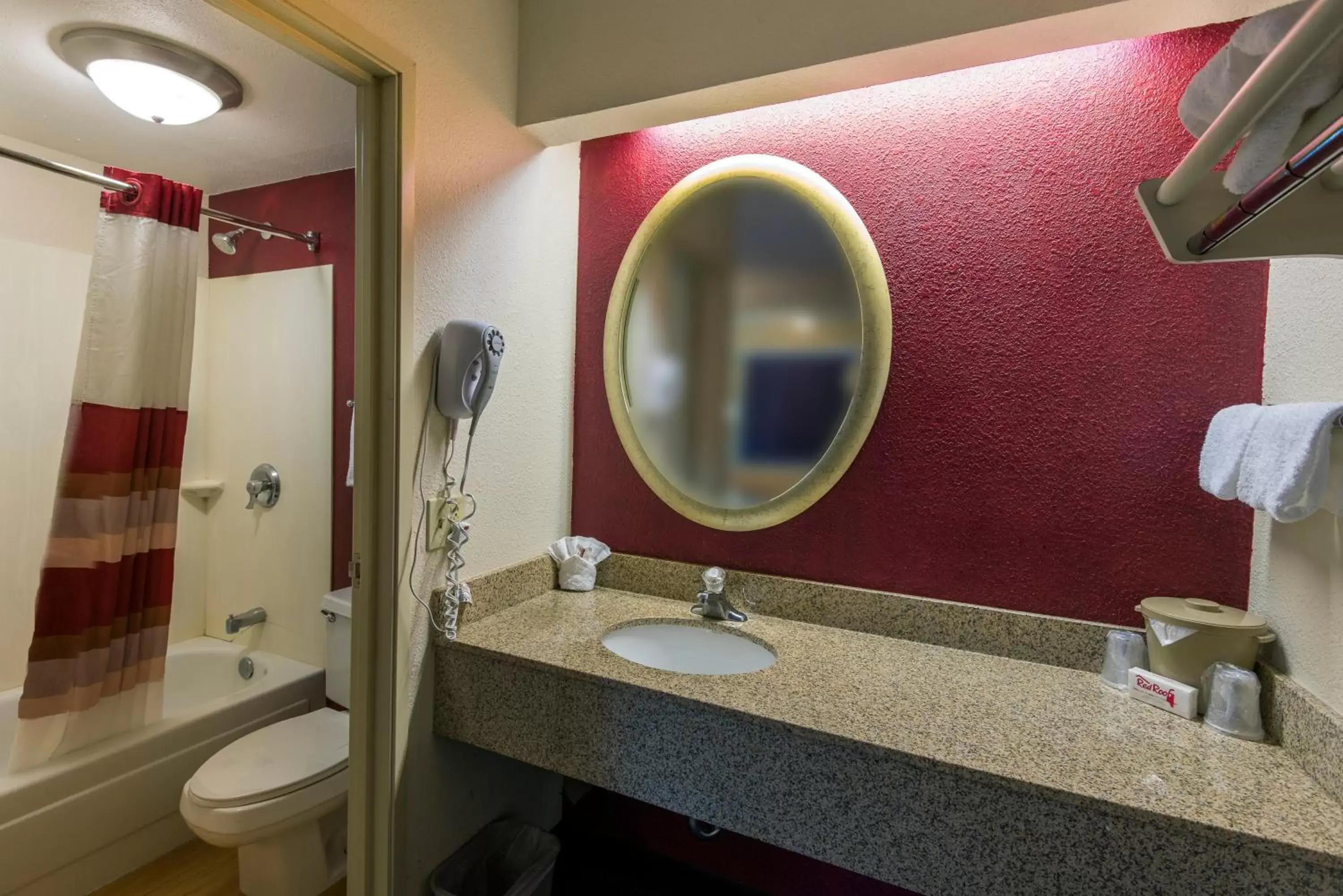 Bathroom in Red Roof Inn Chicago - Joliet