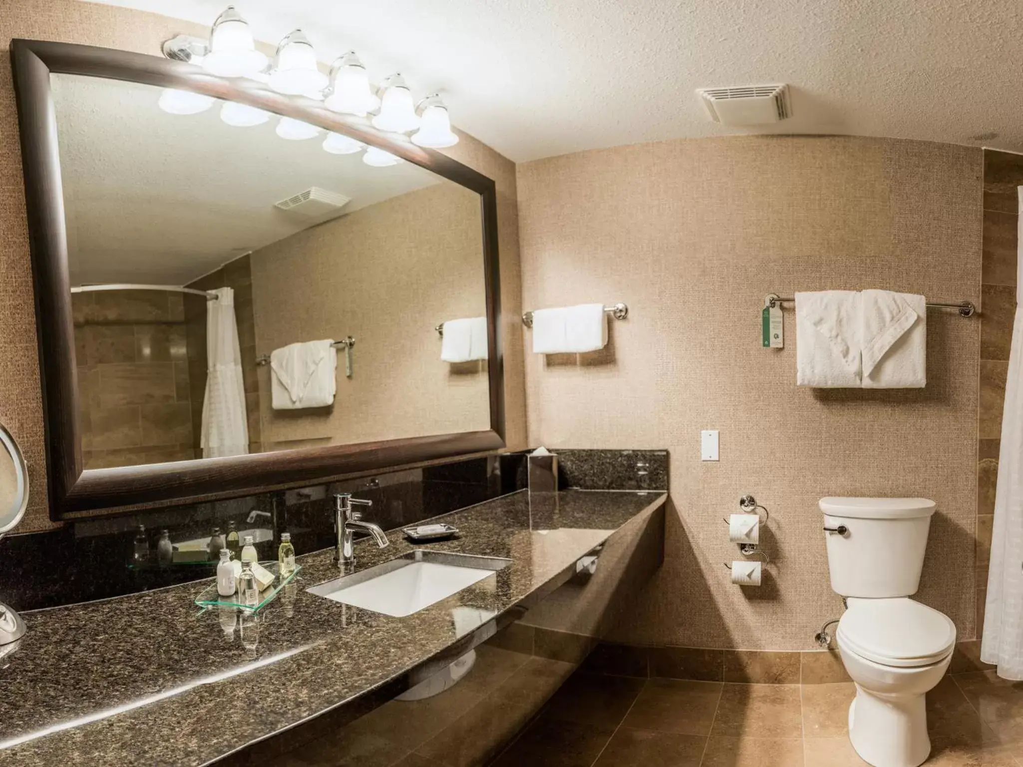 Bathroom in Prestige Lakeside Resort, WorldHotels Elite