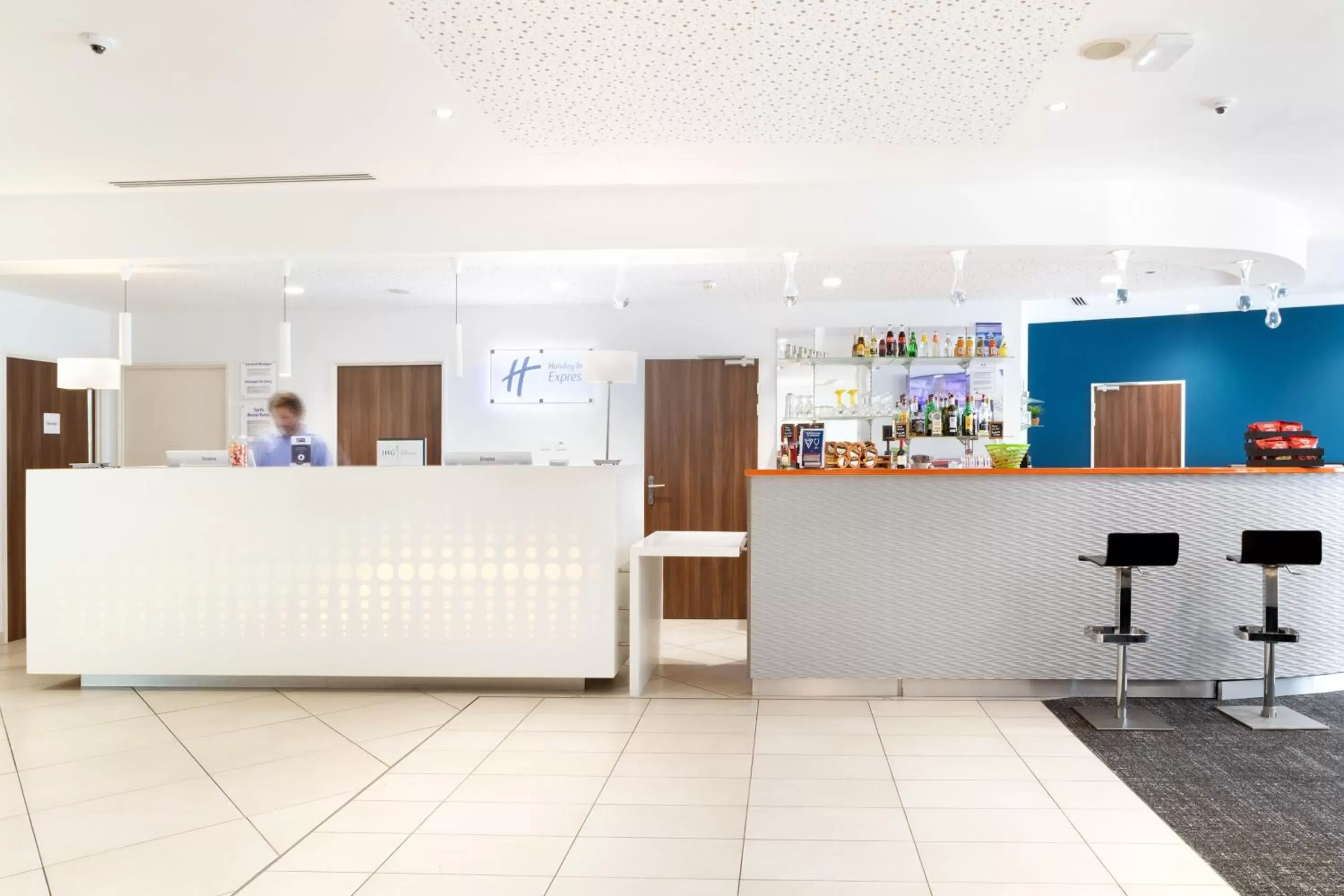 Lobby or reception, Lobby/Reception in Holiday Inn Express Toulon - Est, an IHG Hotel