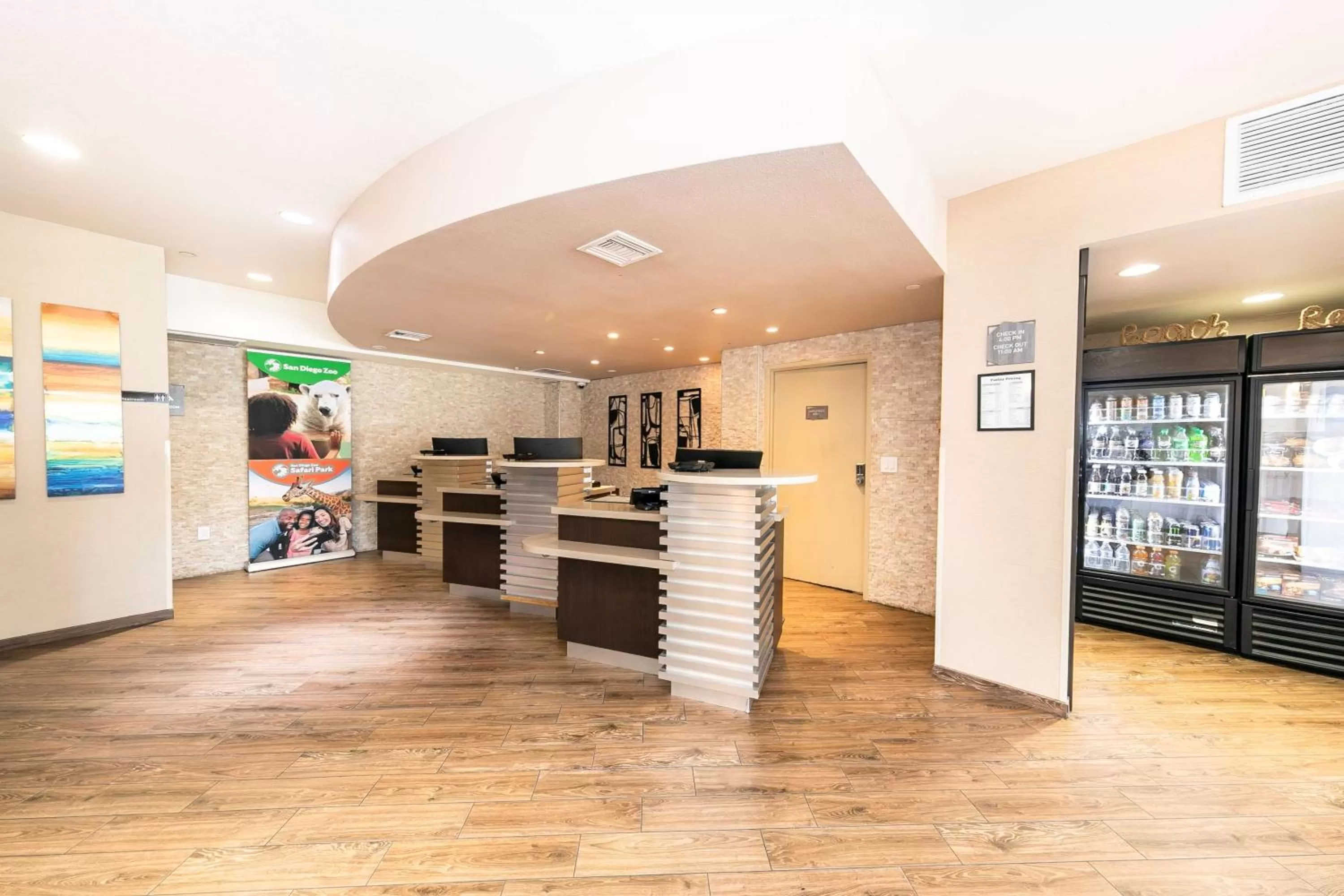 Lobby or reception in Best Western Inn & Suites San Diego Zoo -SeaWorld Area