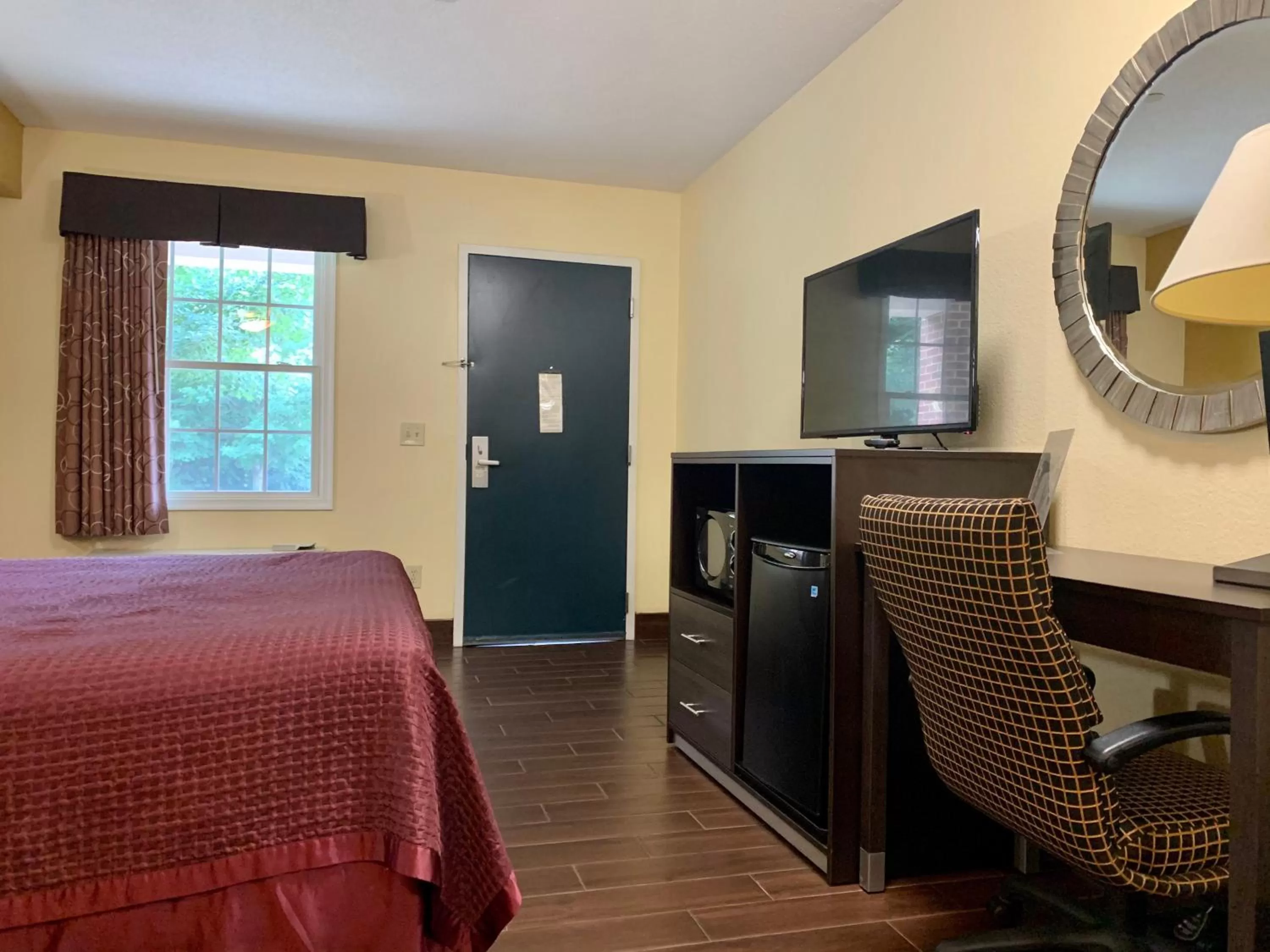 Bed in Executive Inn & Suites Upper Marlboro