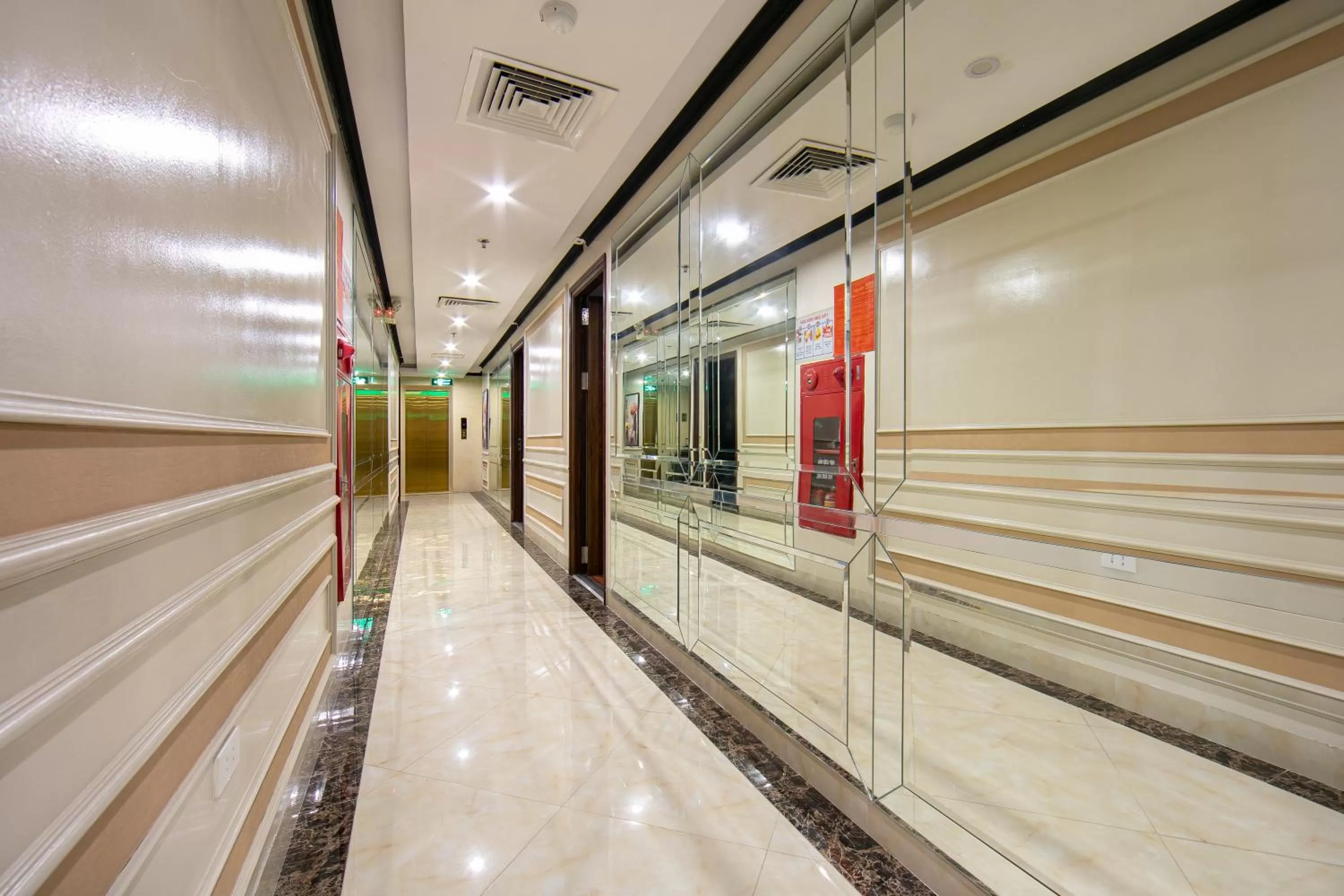 Lobby or reception in MIA HOTEL