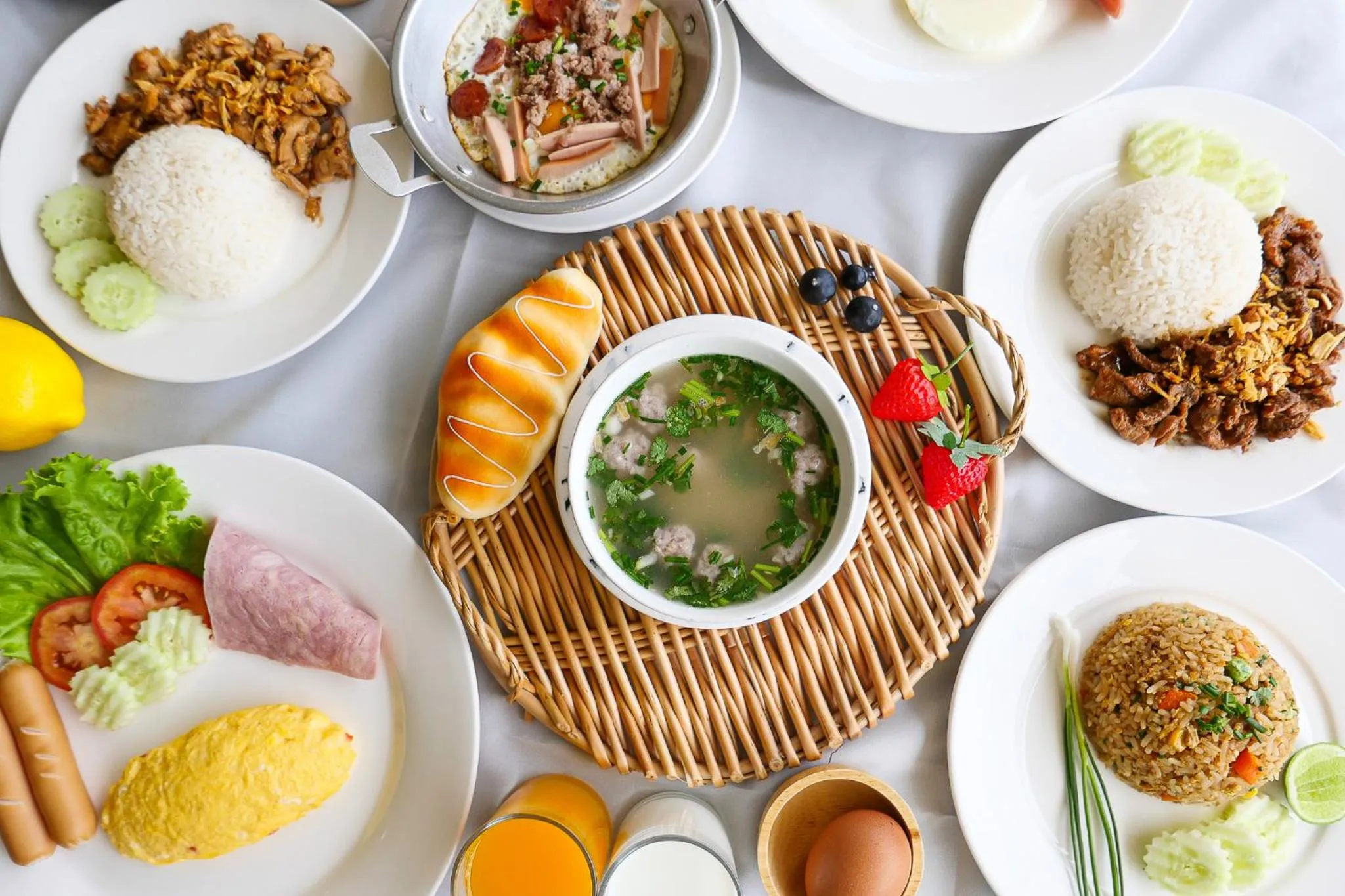 Food and drinks in AU Place Hotel