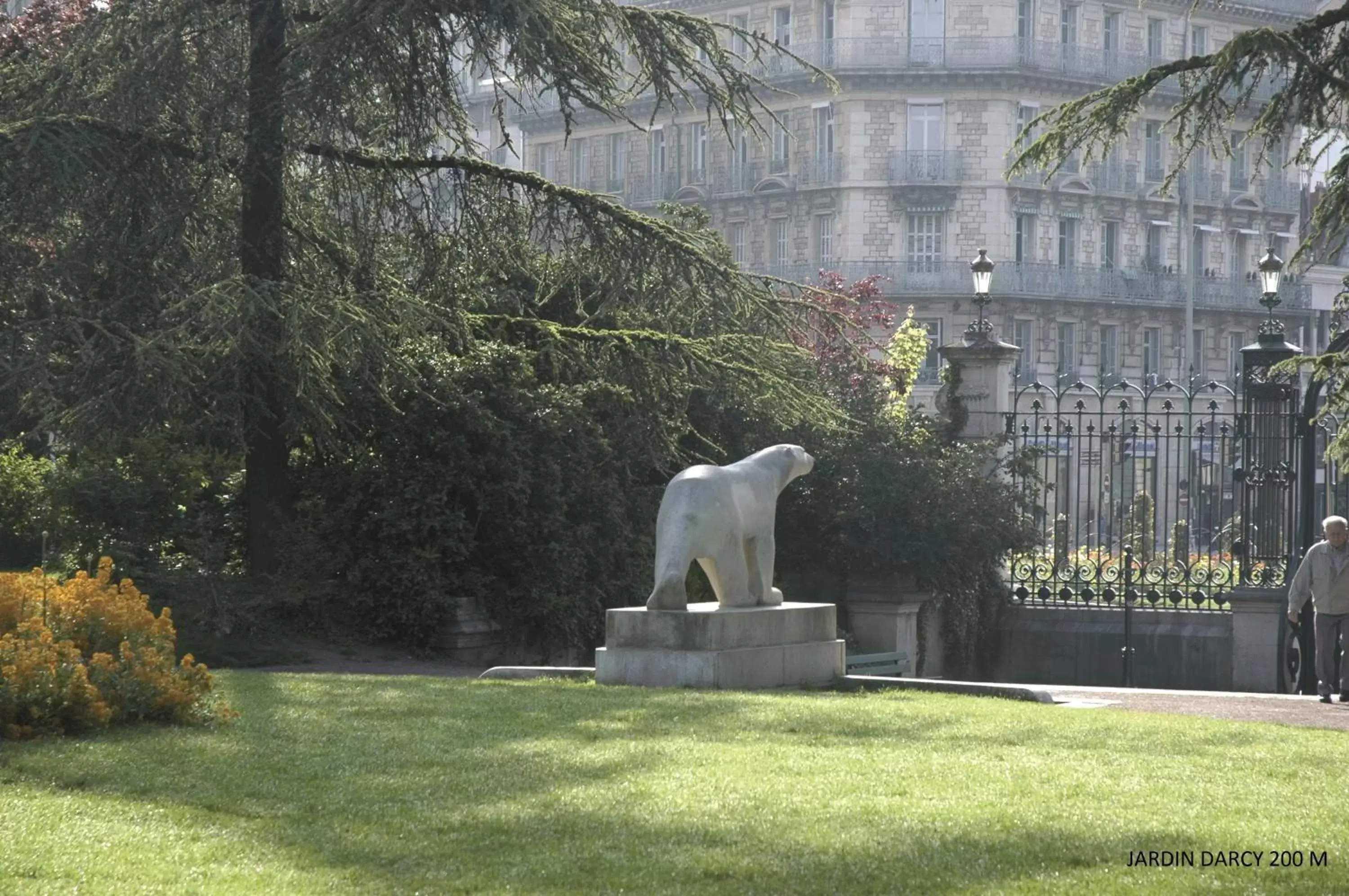 Day, Property Building in Hôtel Montchapet Dijon Centre