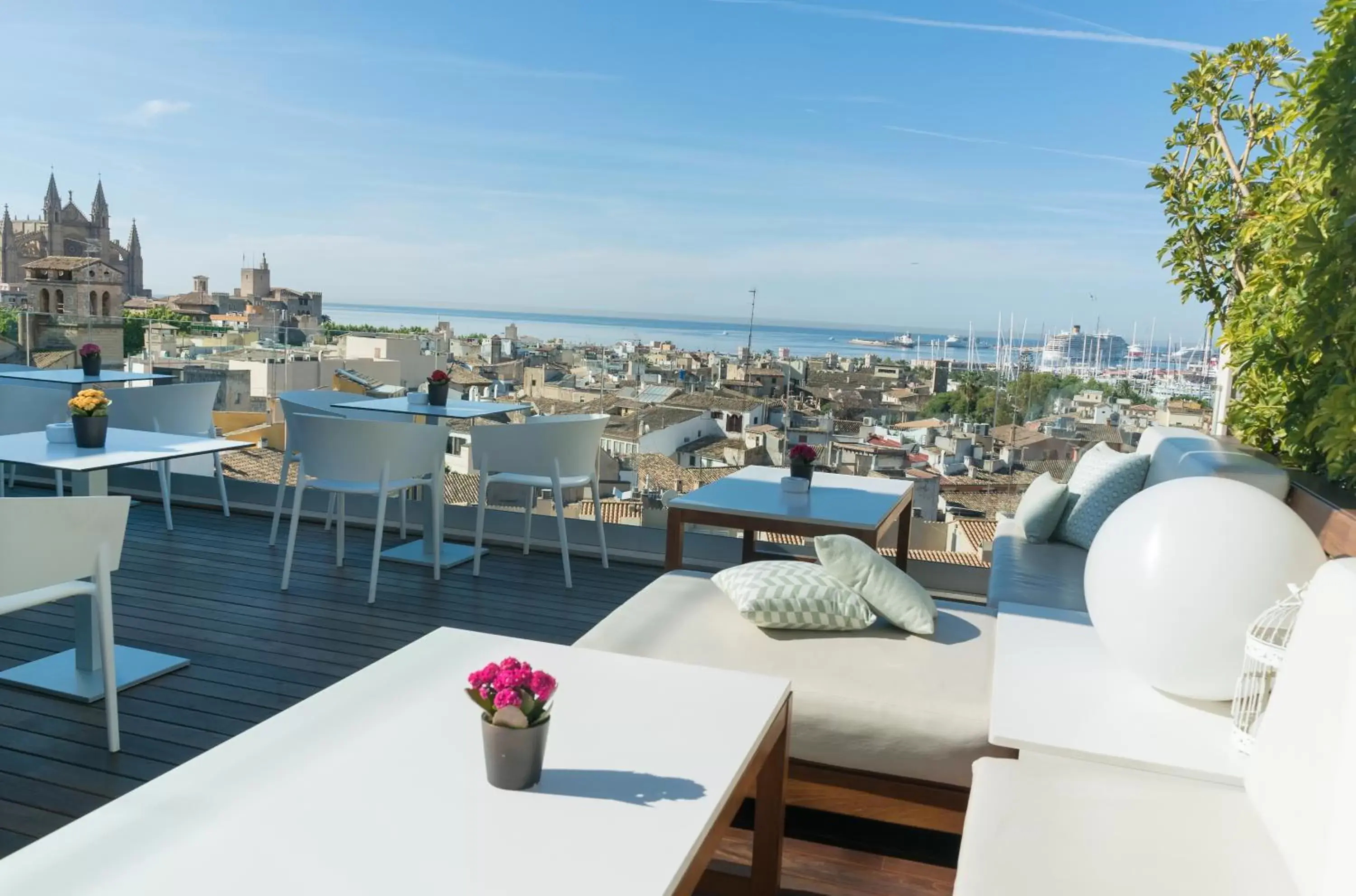 Restaurant/places to eat in Hotel Almudaina Restaurant/places to eat in Hotel Almudaina