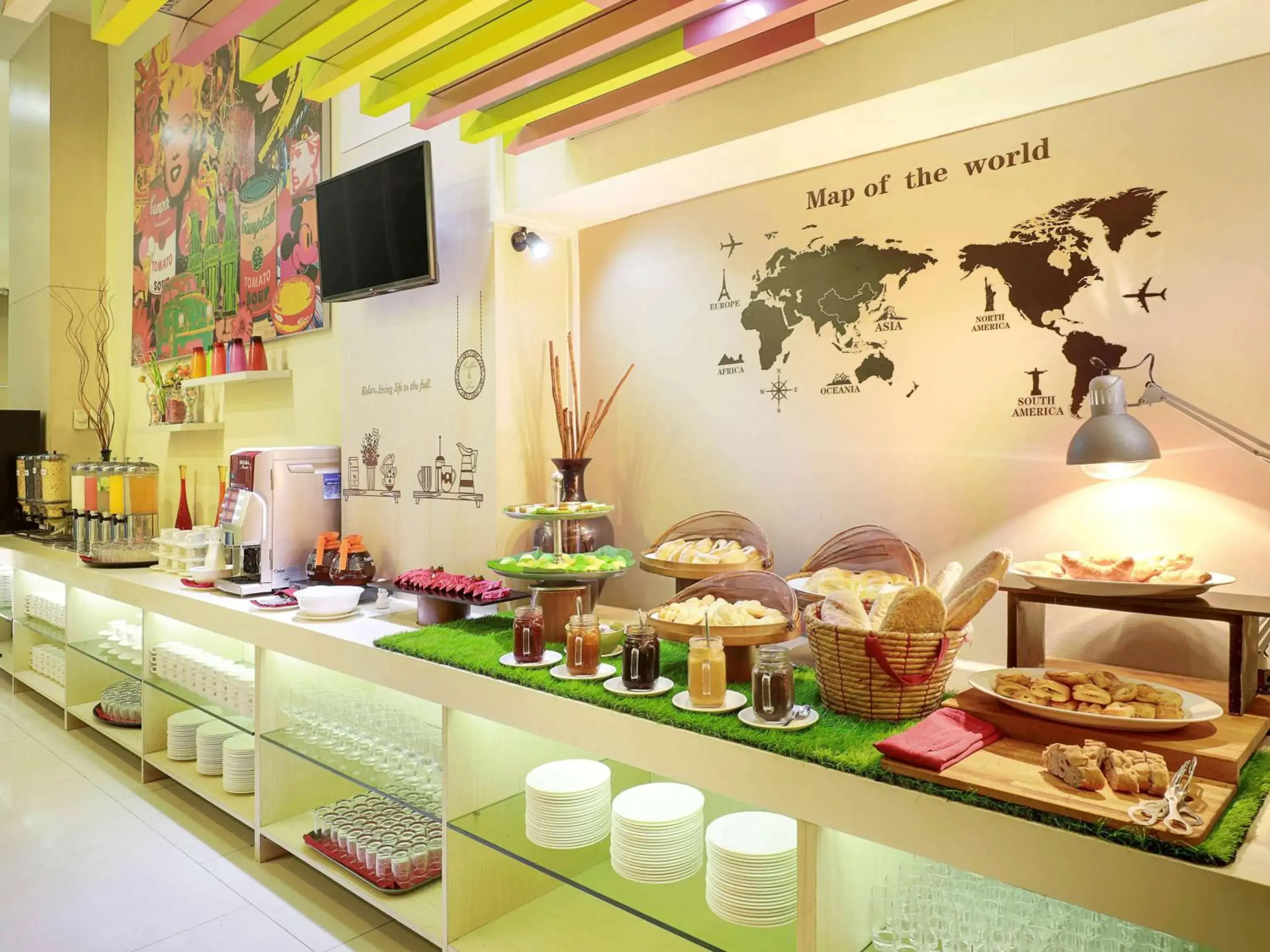 Restaurant/places to eat in ibis Styles Jakarta Gajah Mada