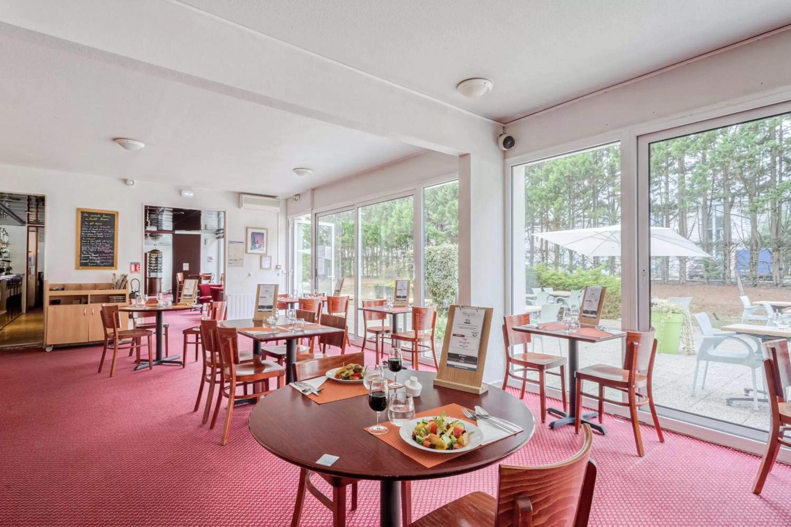 Restaurant/Places to Eat in Brit Hotel Bordeaux Aéroport - Le Soretel