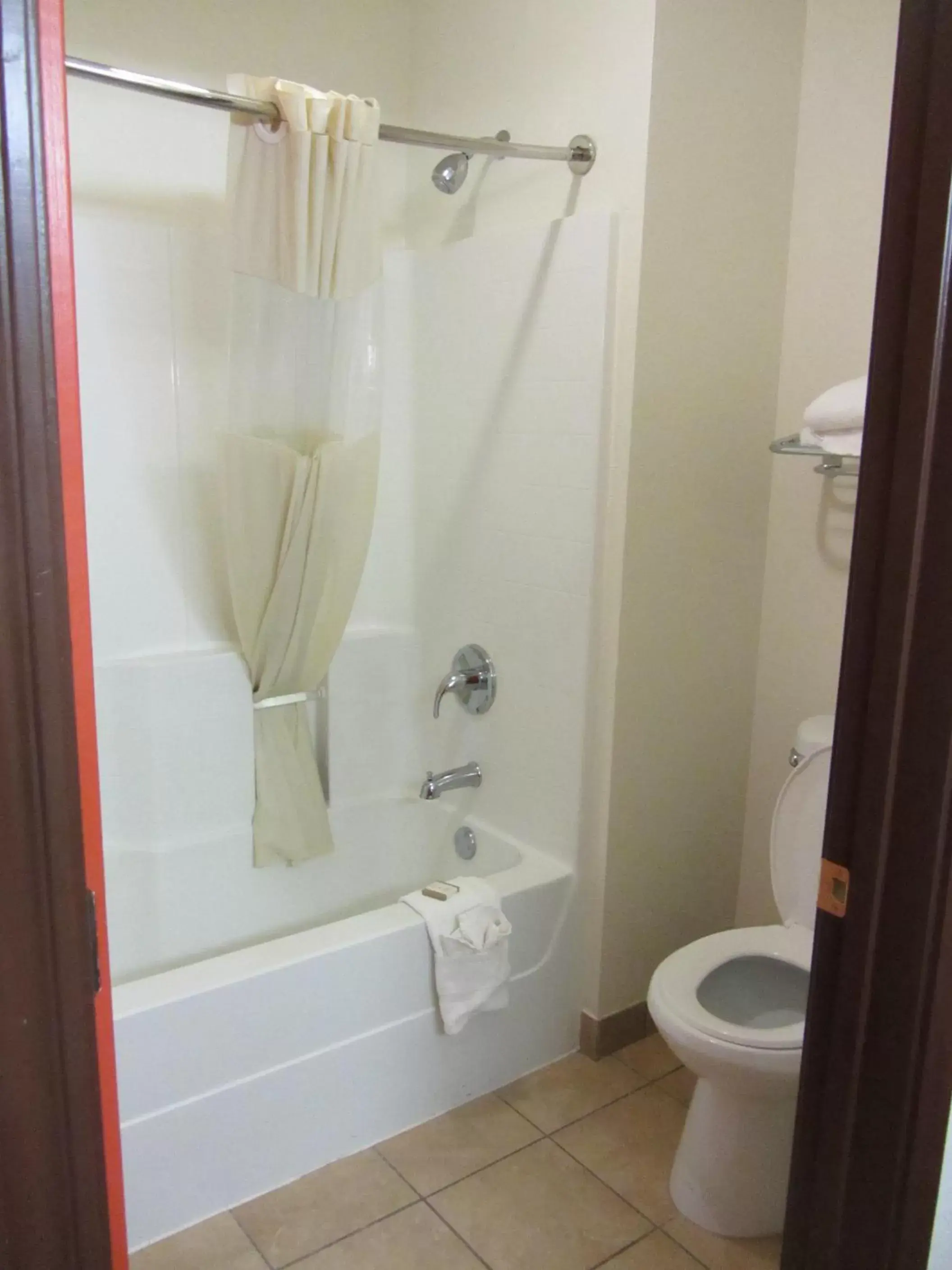 Bathroom in Howard Johnson by Wyndham Lubbock TX