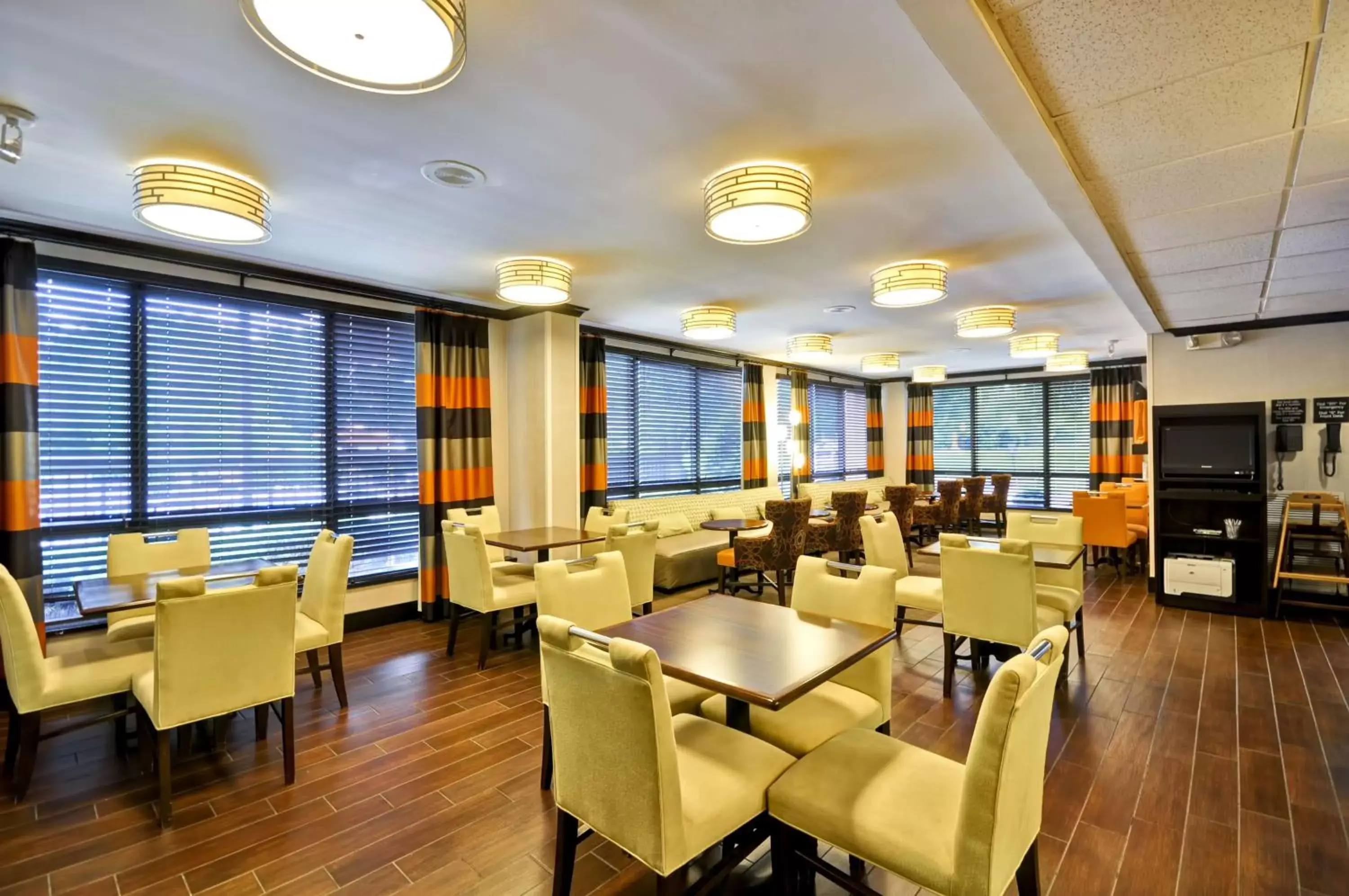 Lobby or reception, Restaurant/Places to Eat in Hampton Inn Overland Park