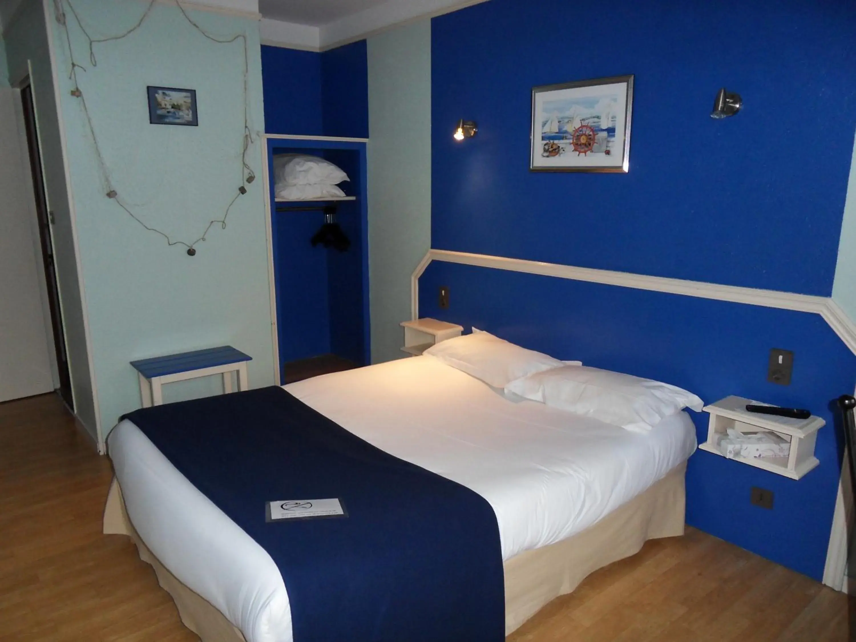 Bed in Hôtel La Tour des Anglais