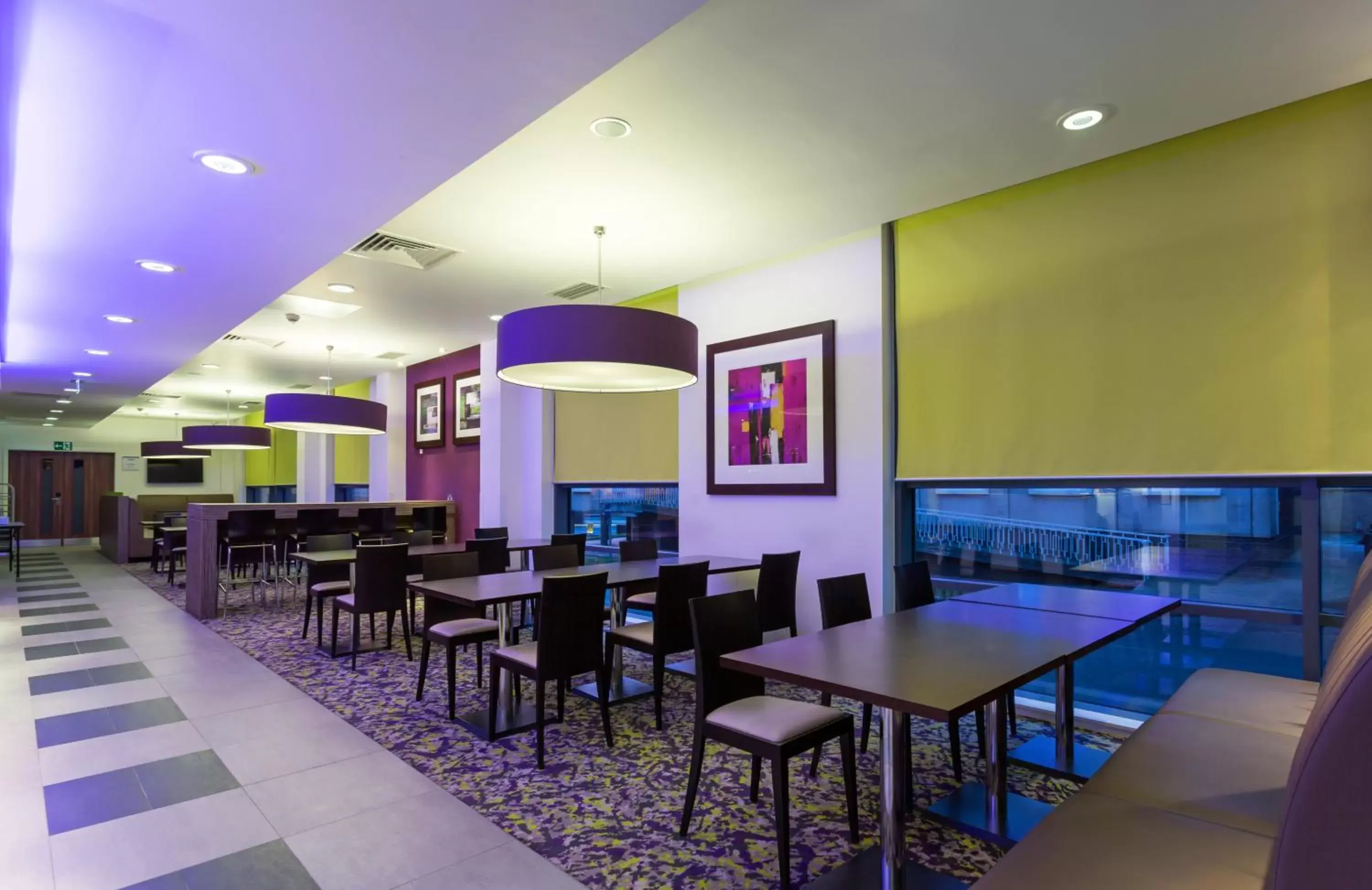 Restaurant/Places to Eat in Holiday Inn Express Harlow, an IHG Hotel