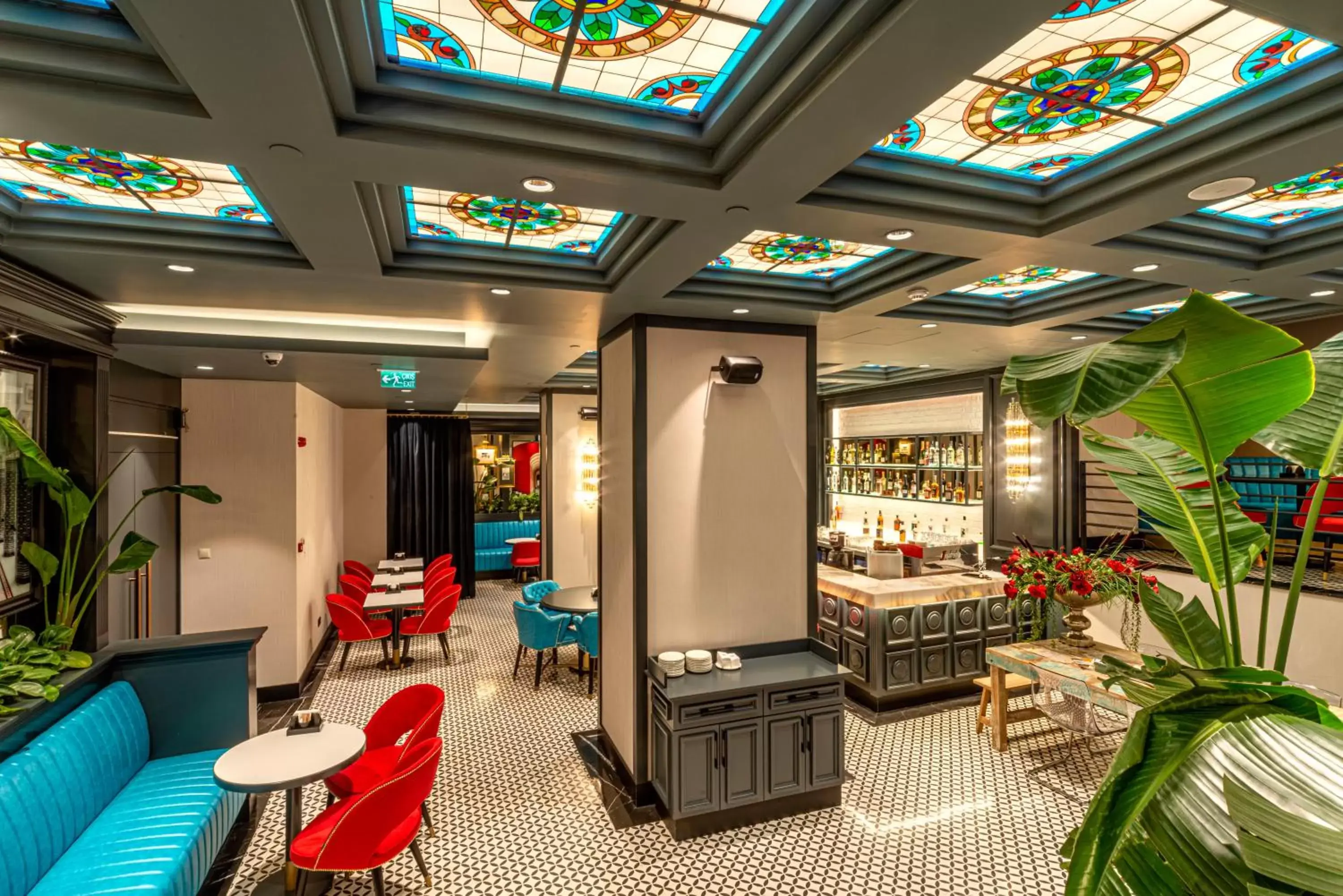 Lounge or bar in TRYP By Wyndham Istanbul Sisli Hotel