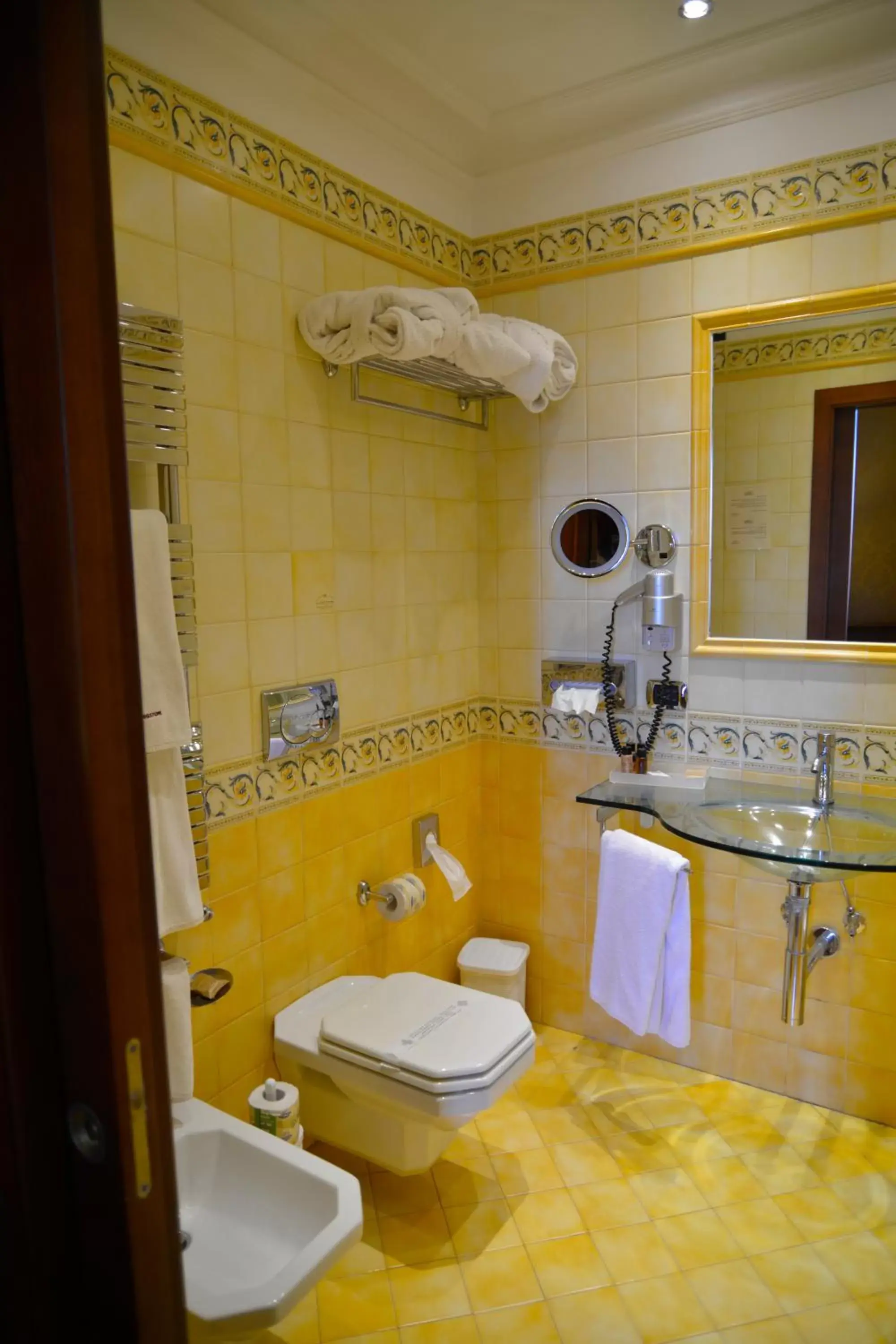 Bathroom in Livingston Hotel