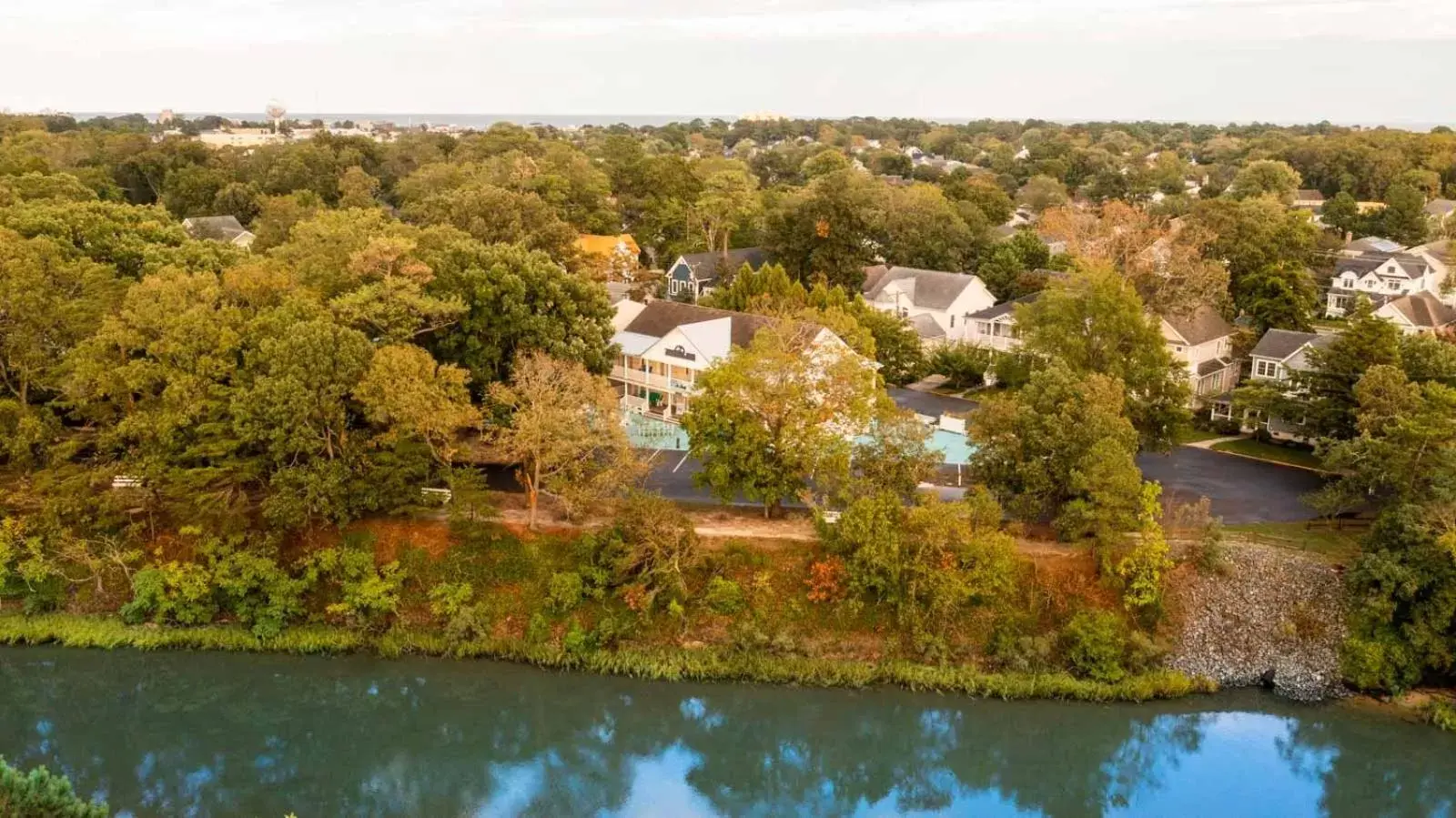 Property building, Bird's-eye View in Canalside Inn