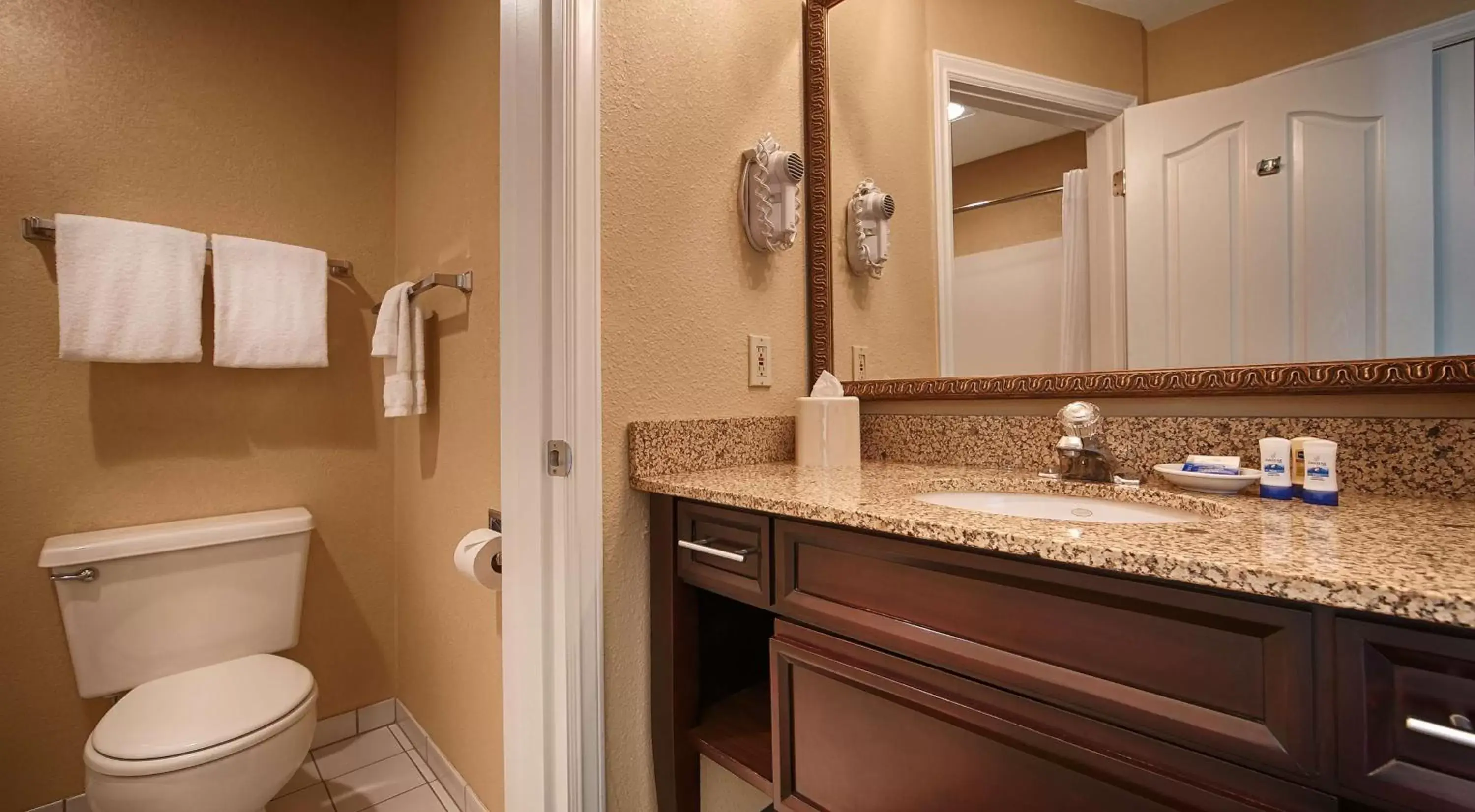 Photo of the whole room, Bathroom in Best Western Salbasgeon Inn & Suites