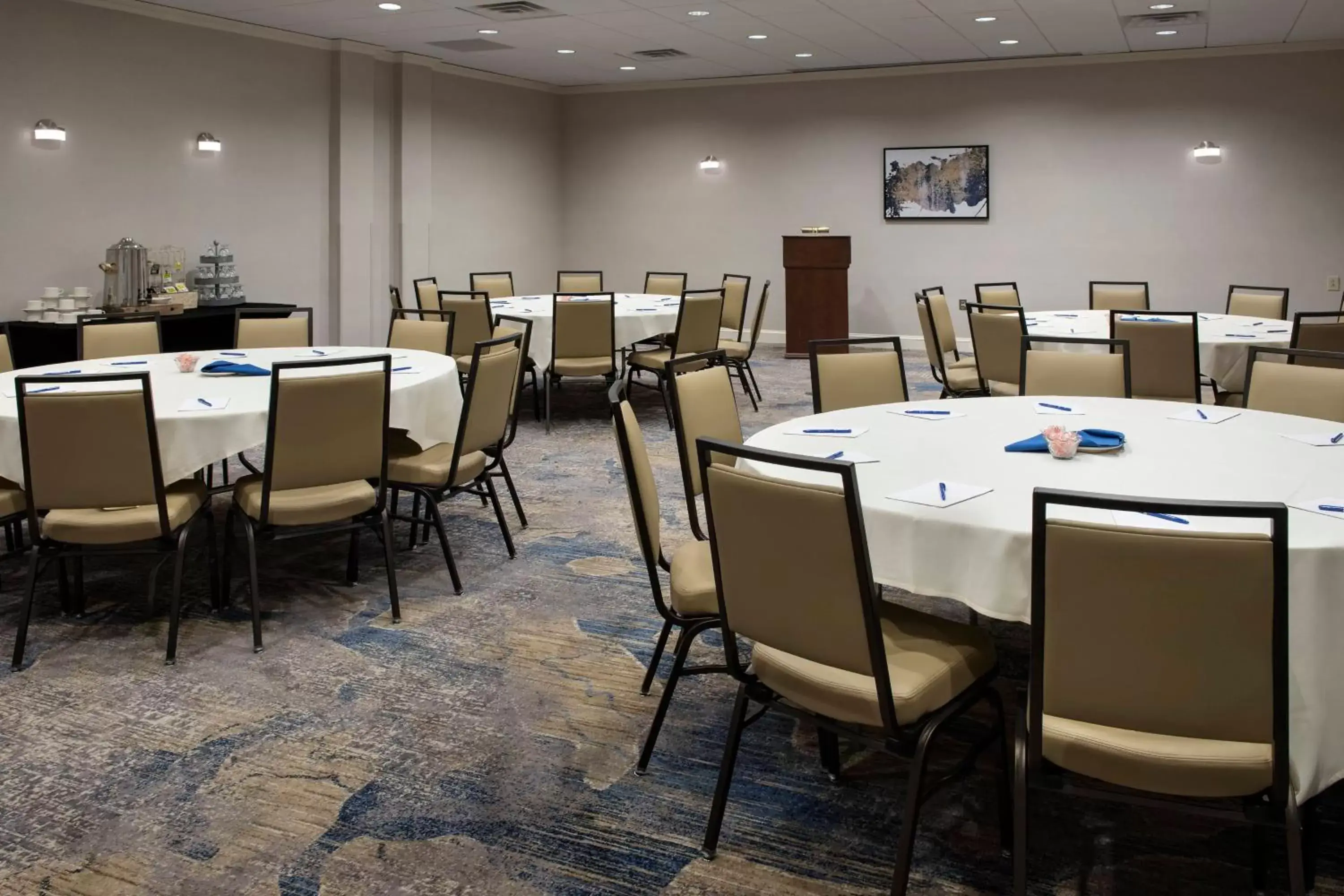 Meeting/conference room, Restaurant/Places to Eat in Delta Hotels by Marriott Utica