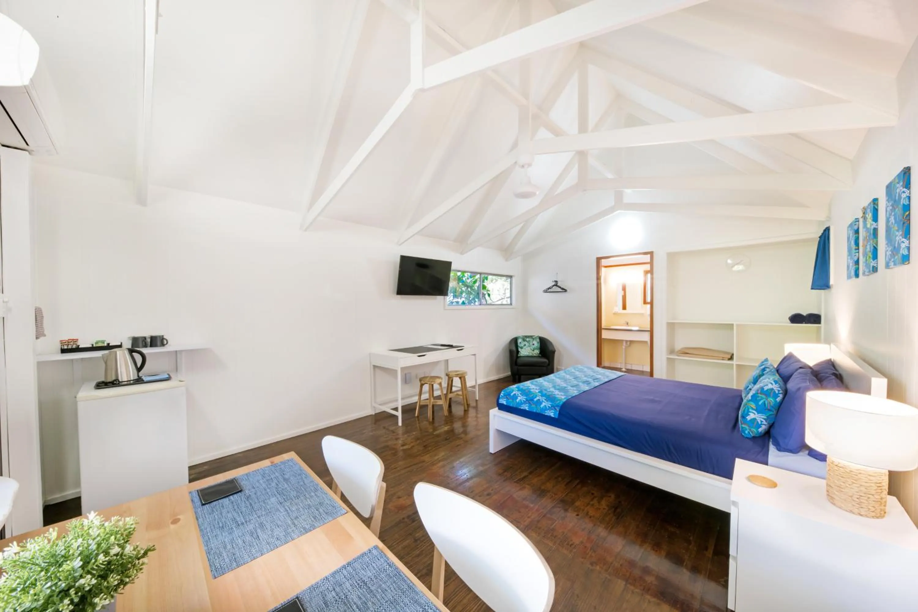 TV and multimedia, Bed in Airlie Beach Magnums - Adults Only