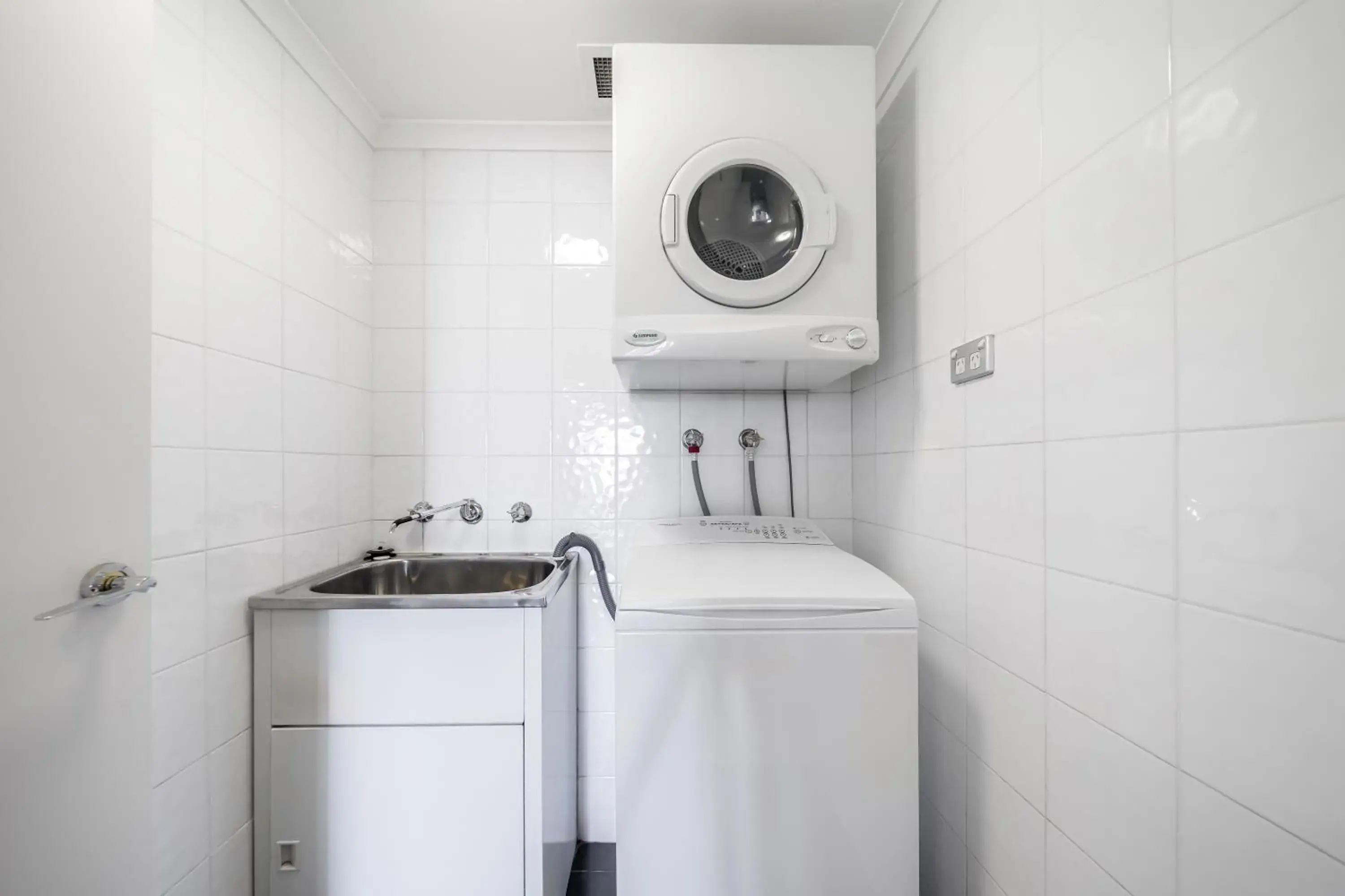 washing machine, Kitchen/Kitchenette in Oaks Sydney Castlereagh Suites