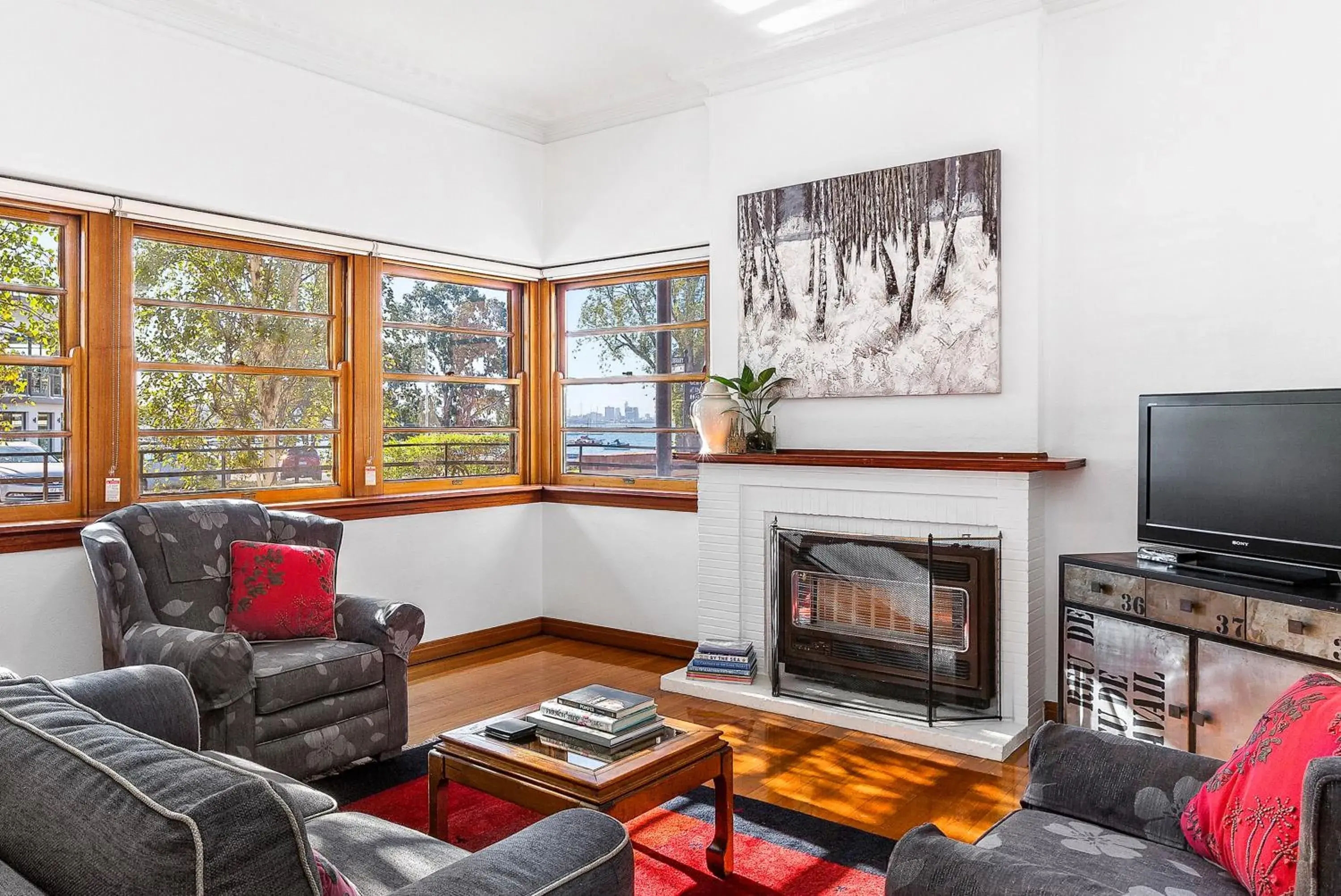 Living room, Seating Area in Captains Retreat Apartments and Cottages